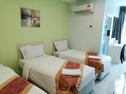 Triple Room with Private Bathroom photo 1