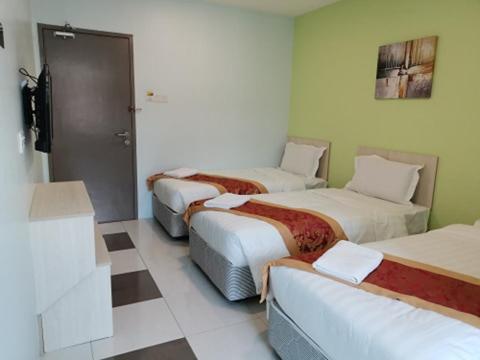 Triple Room with Private Bathroom photo 2
