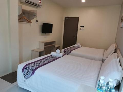 Double Room with Two Double Beds photo 3