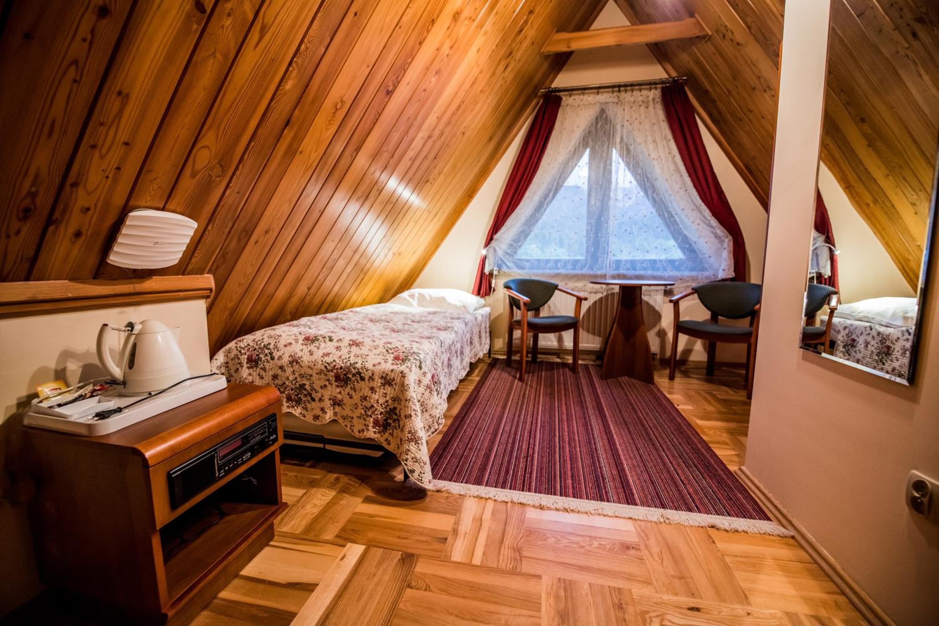 Standard Single Room with Mountain View