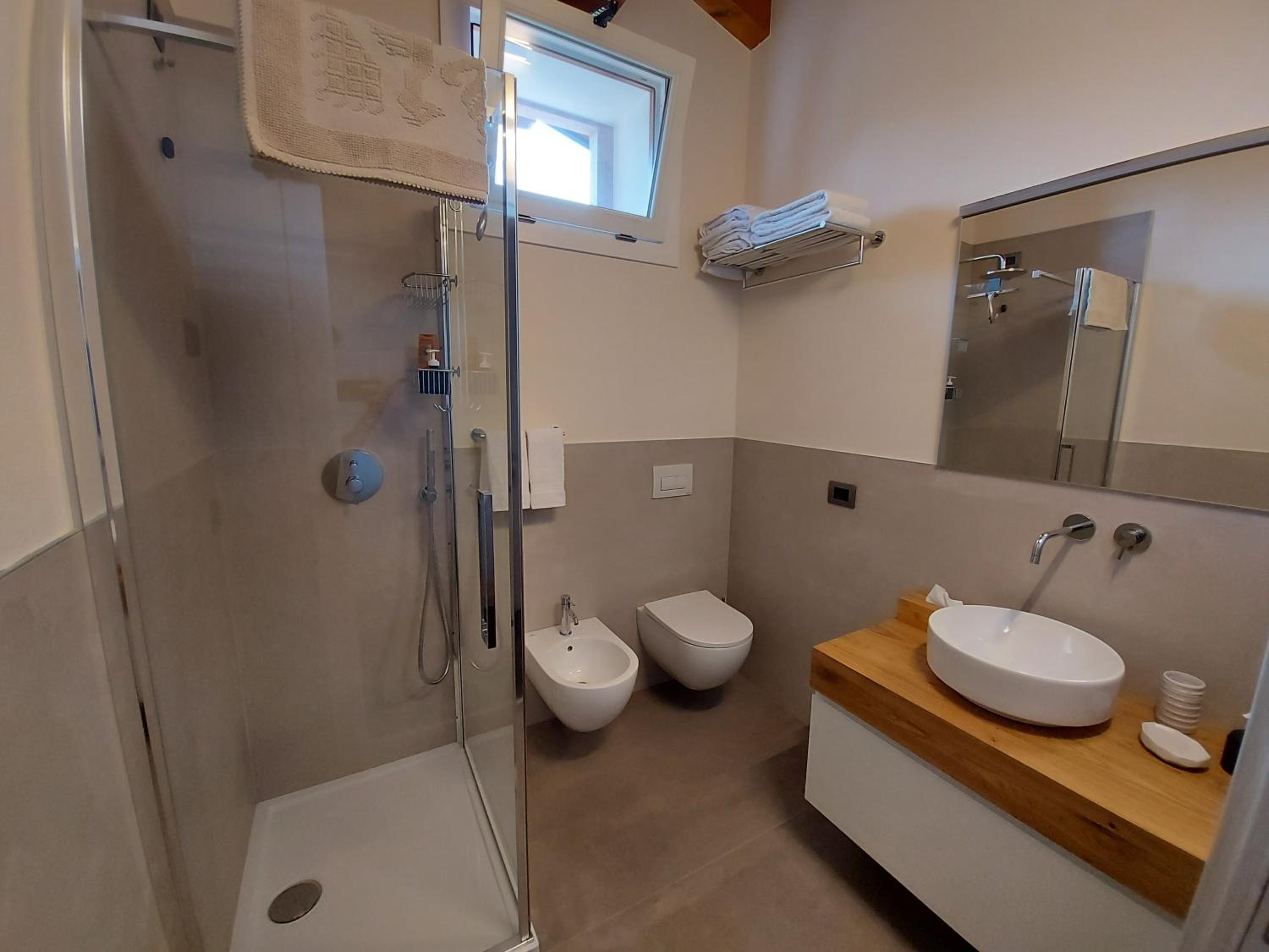 Double Room - Photo 5