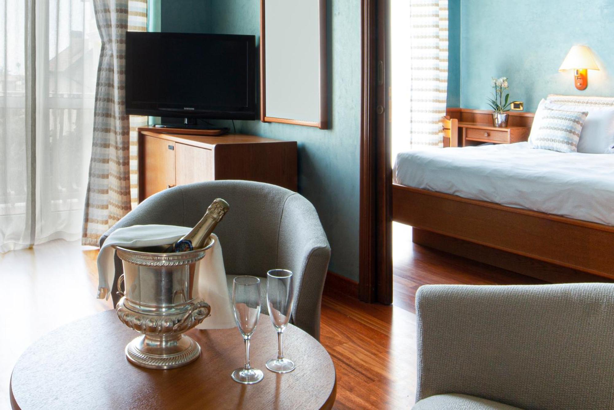 Suite - Photo 3