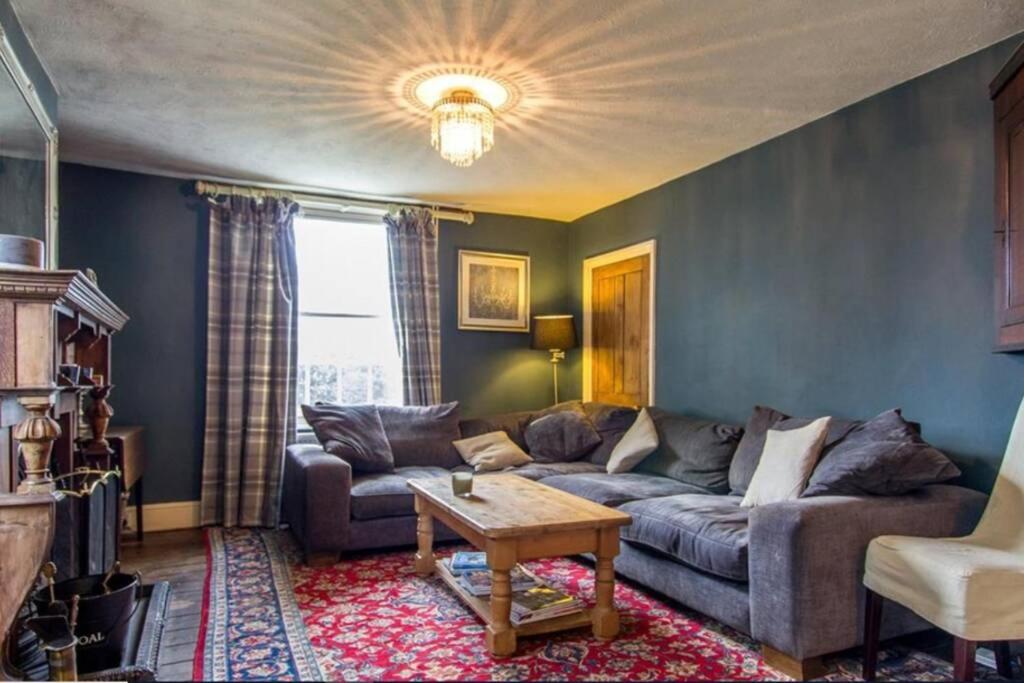 Four-Bedroom House photo 2