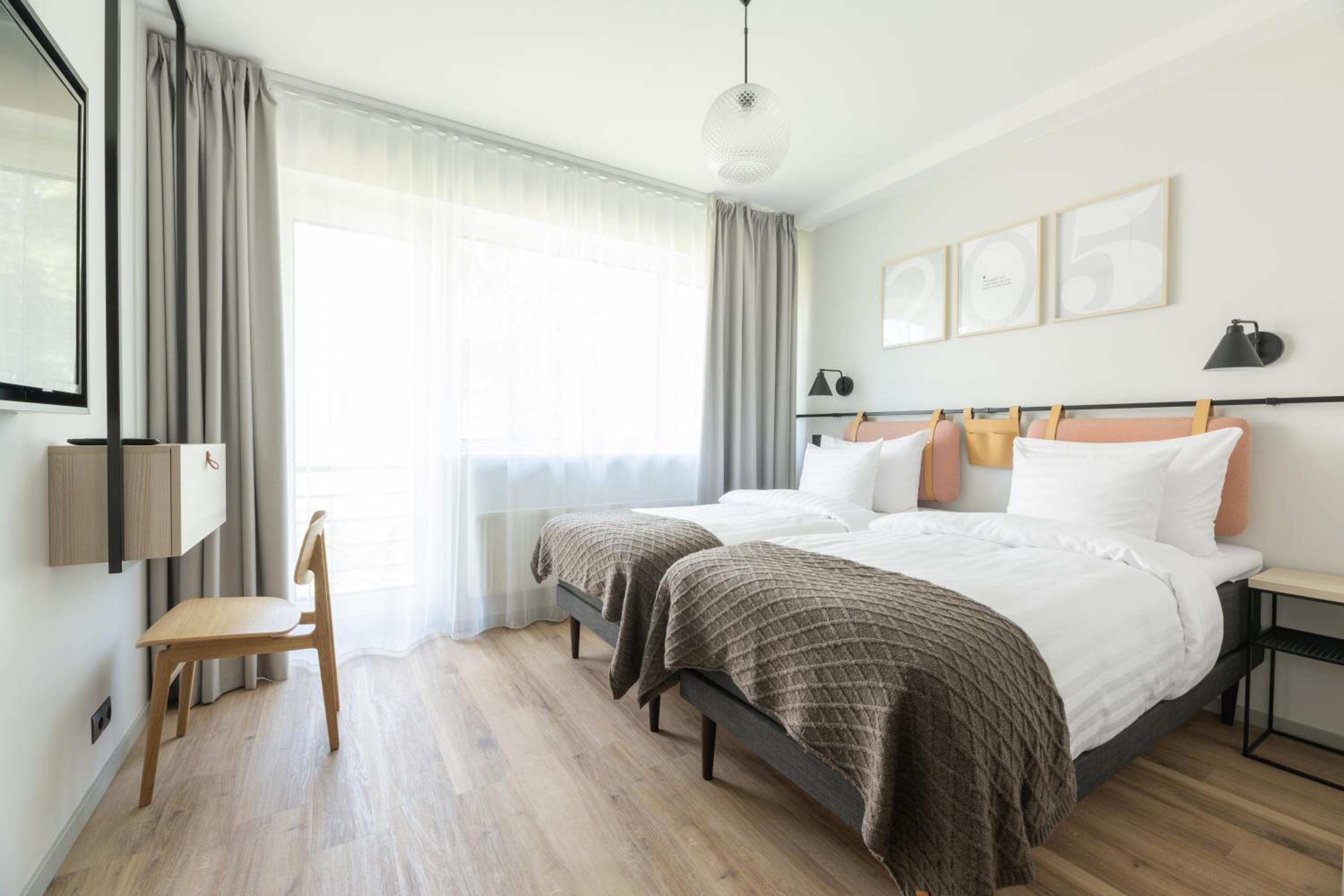 Classic Room With Two Single Beds - Photo 1