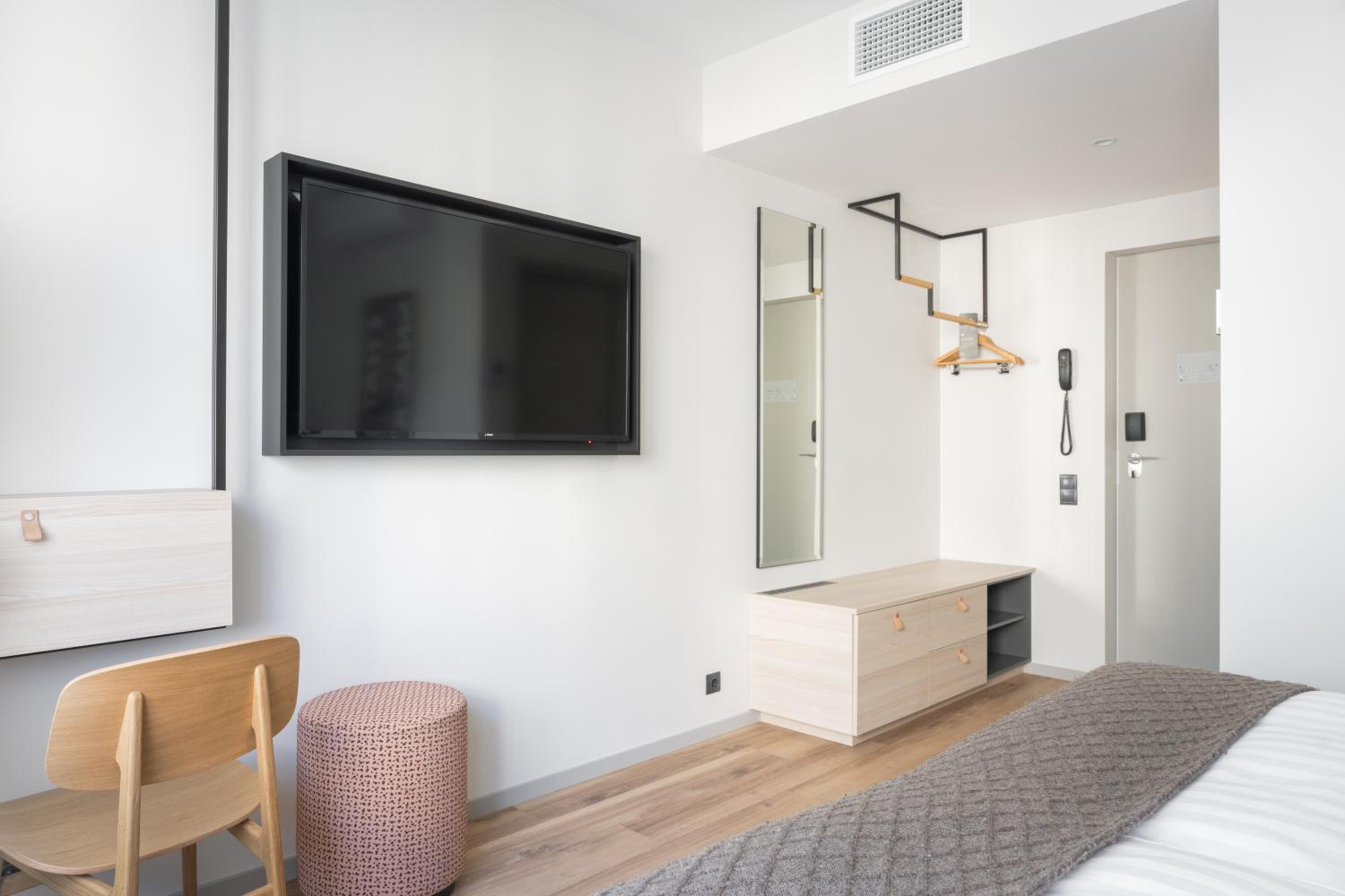 Superior King Room - Photo 5