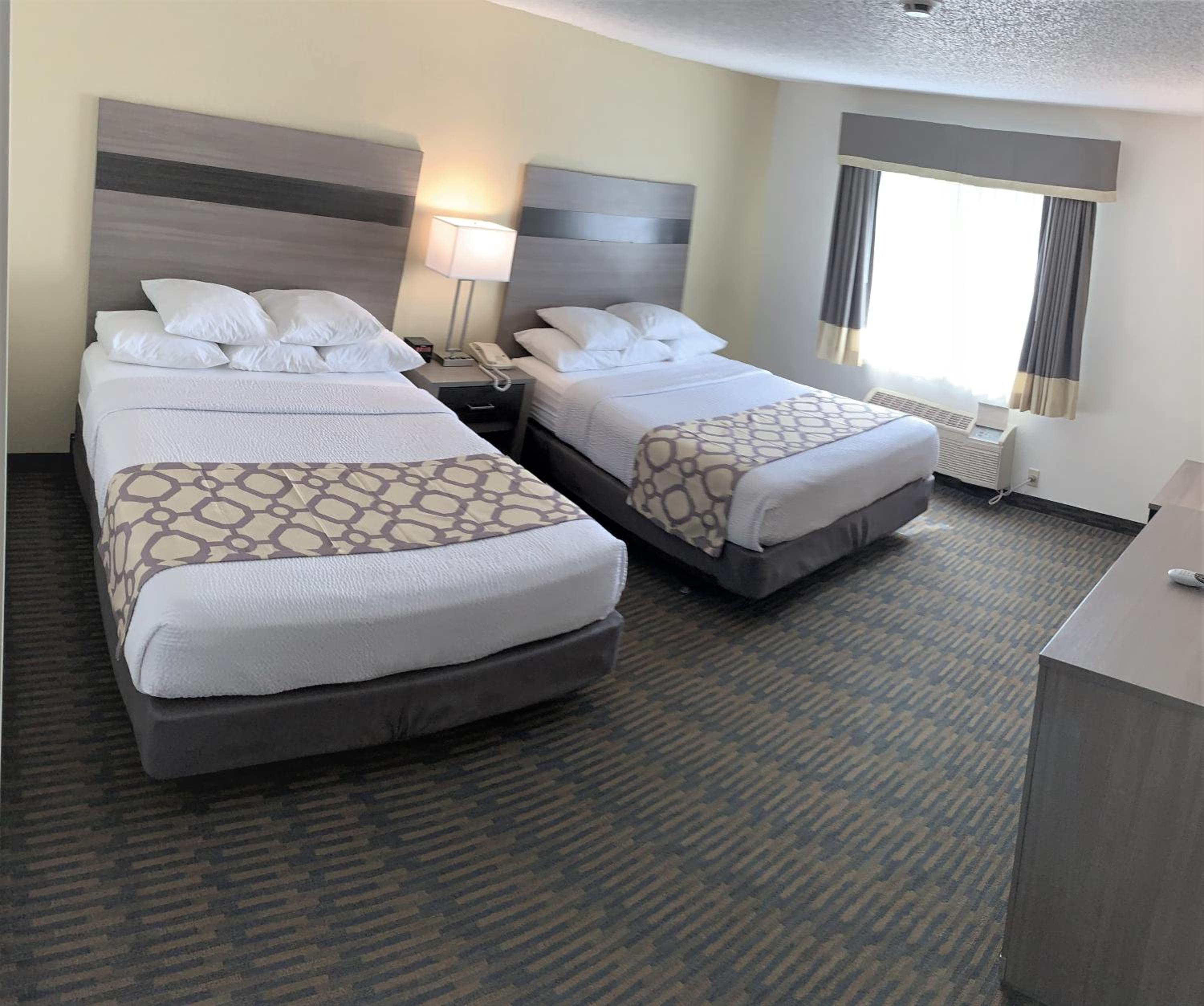 Queen Room with Two Queen Beds - Non-Smoking - Photo 1