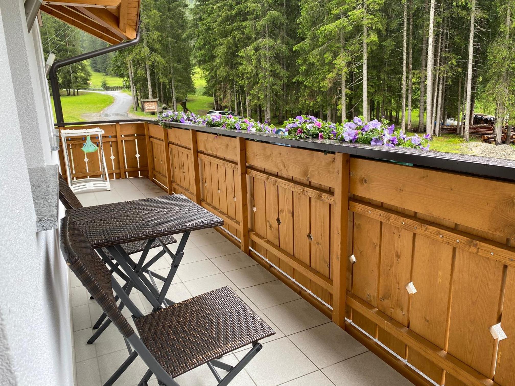 One-Bedroom Apartment with Balcony photo 2