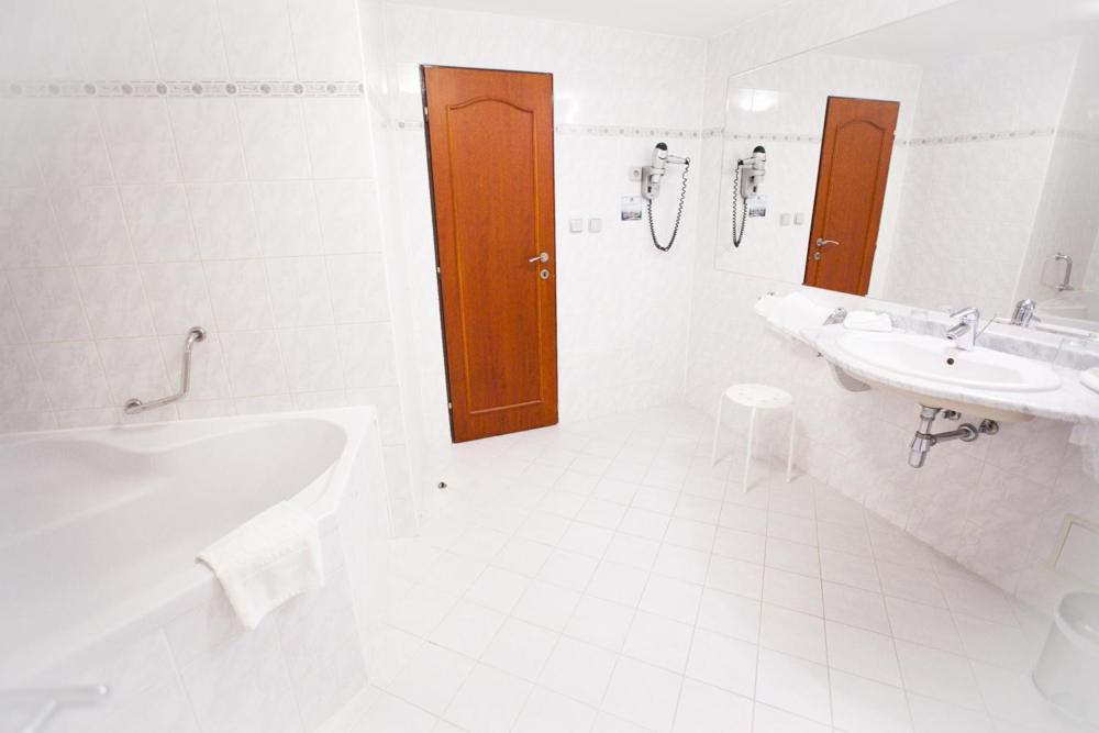 Large Double Room - Photo 6