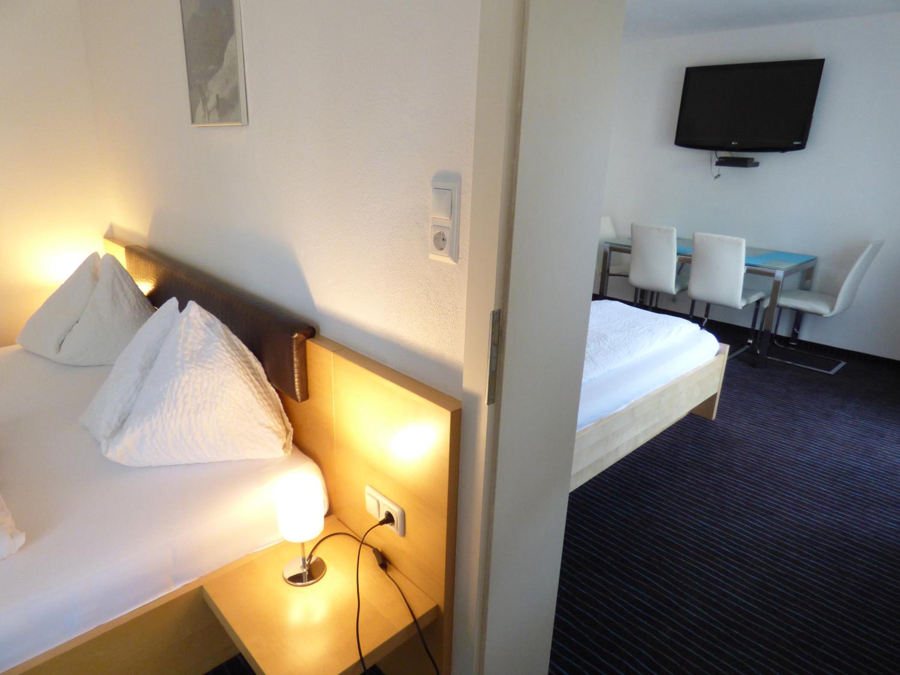 Family Suite with Balcony (2 Adults + 2 Children) photo 1
