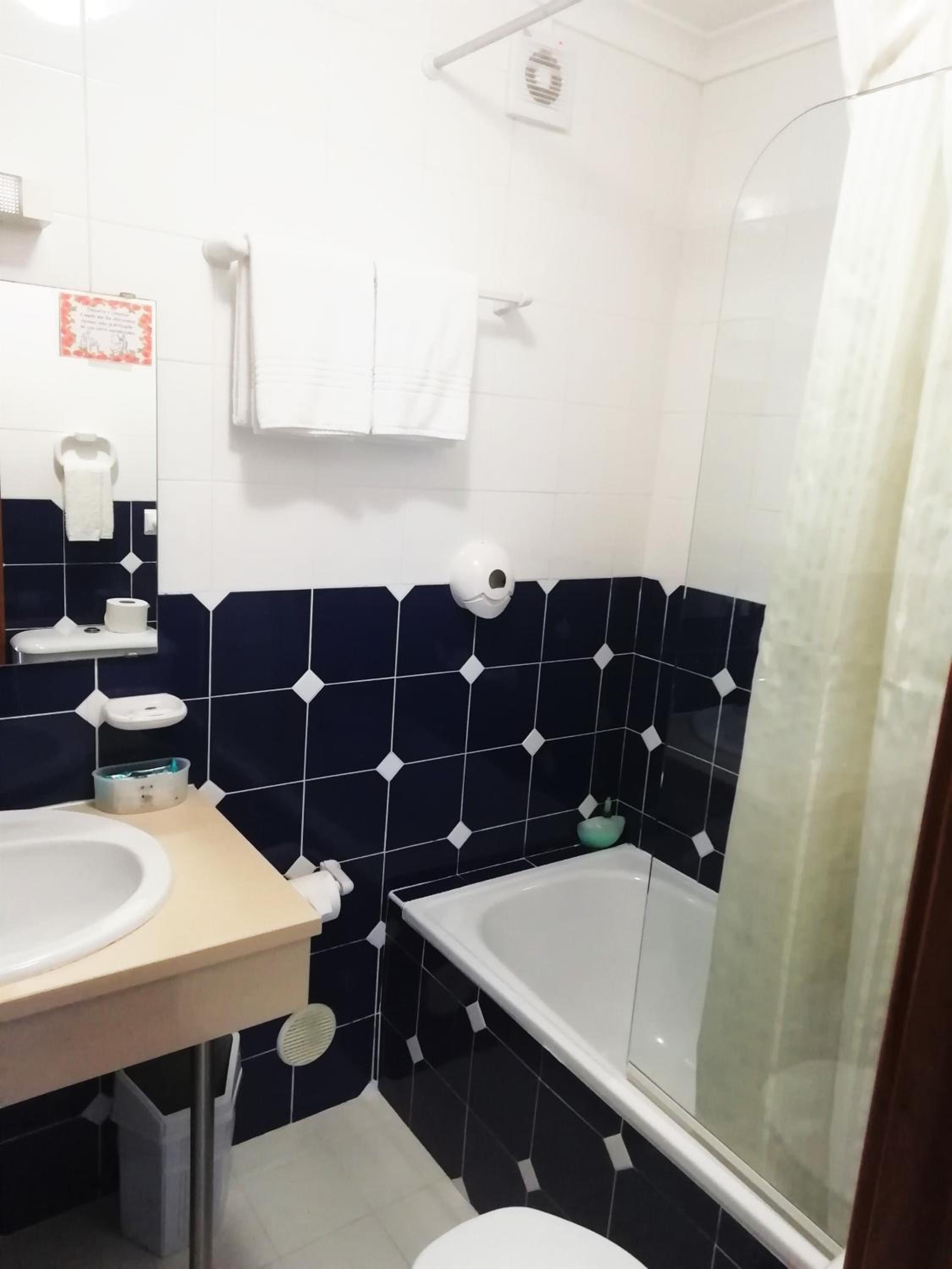 Double Room - Photo 2