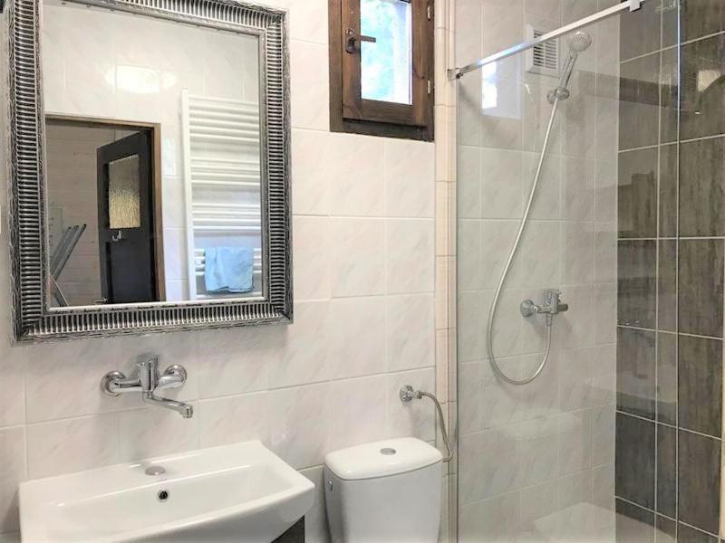 One-Bedroom House photo 1