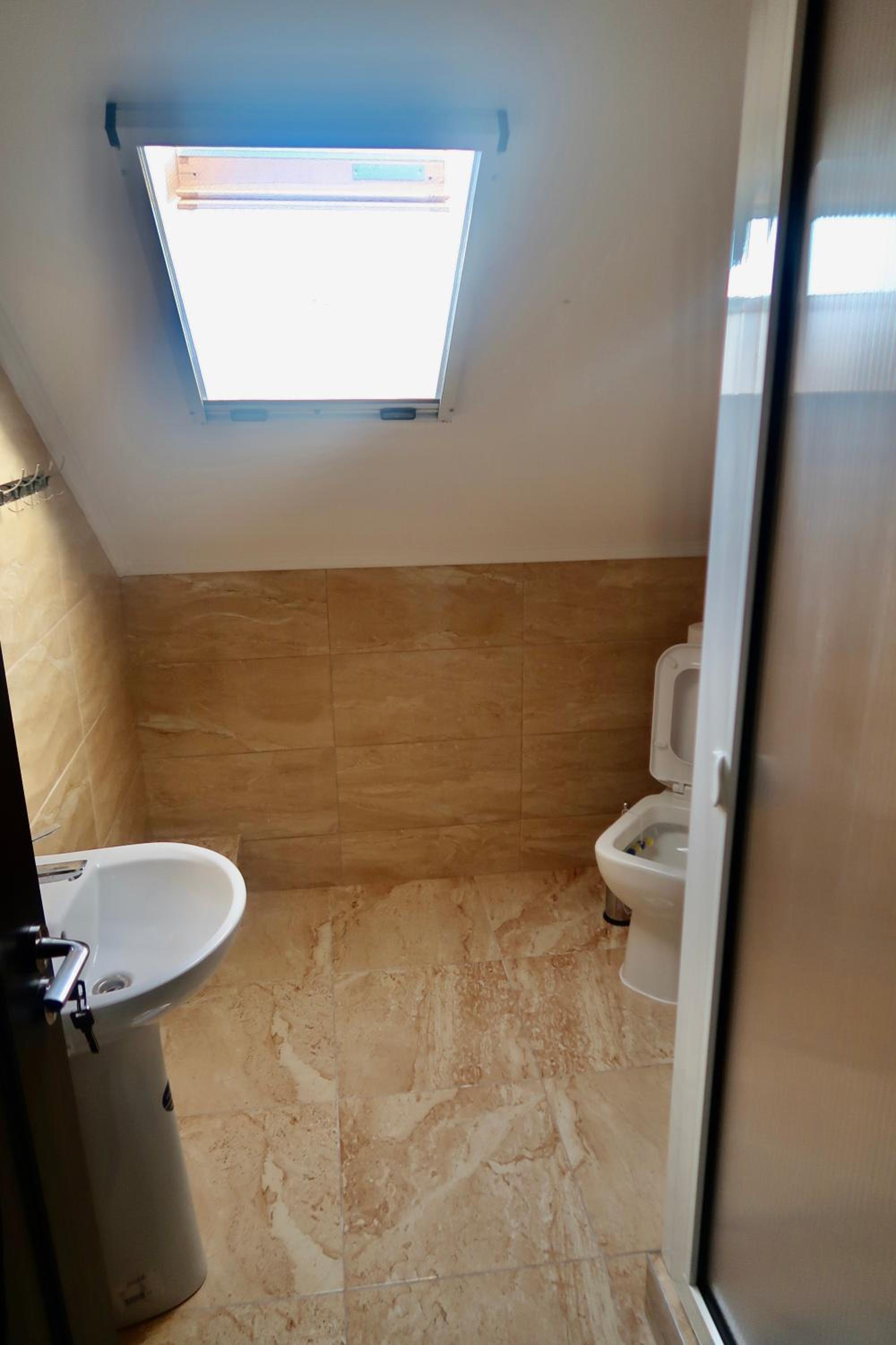 Large Double Room - Photo 3
