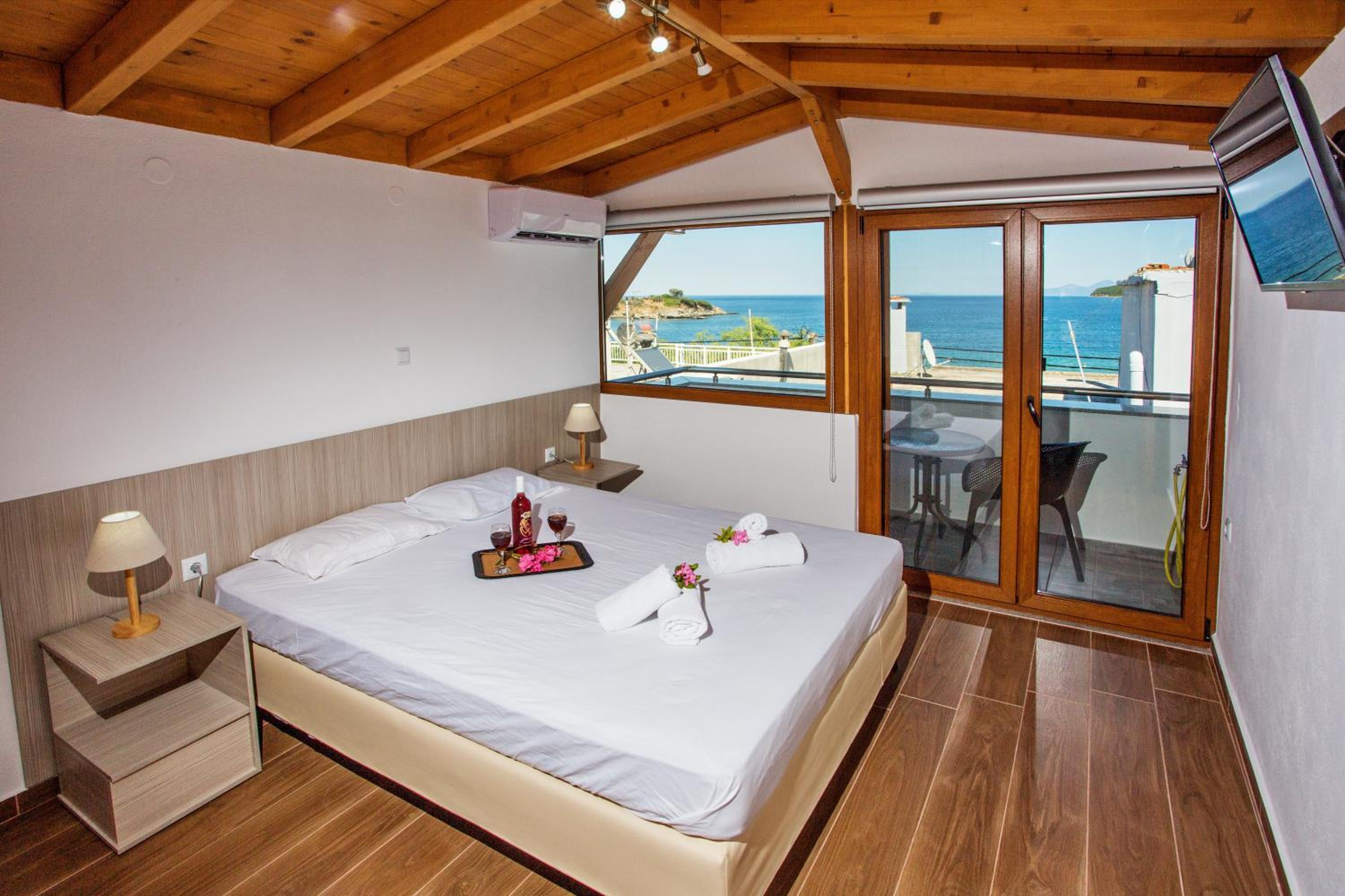 Deluxe Suite with Sea View