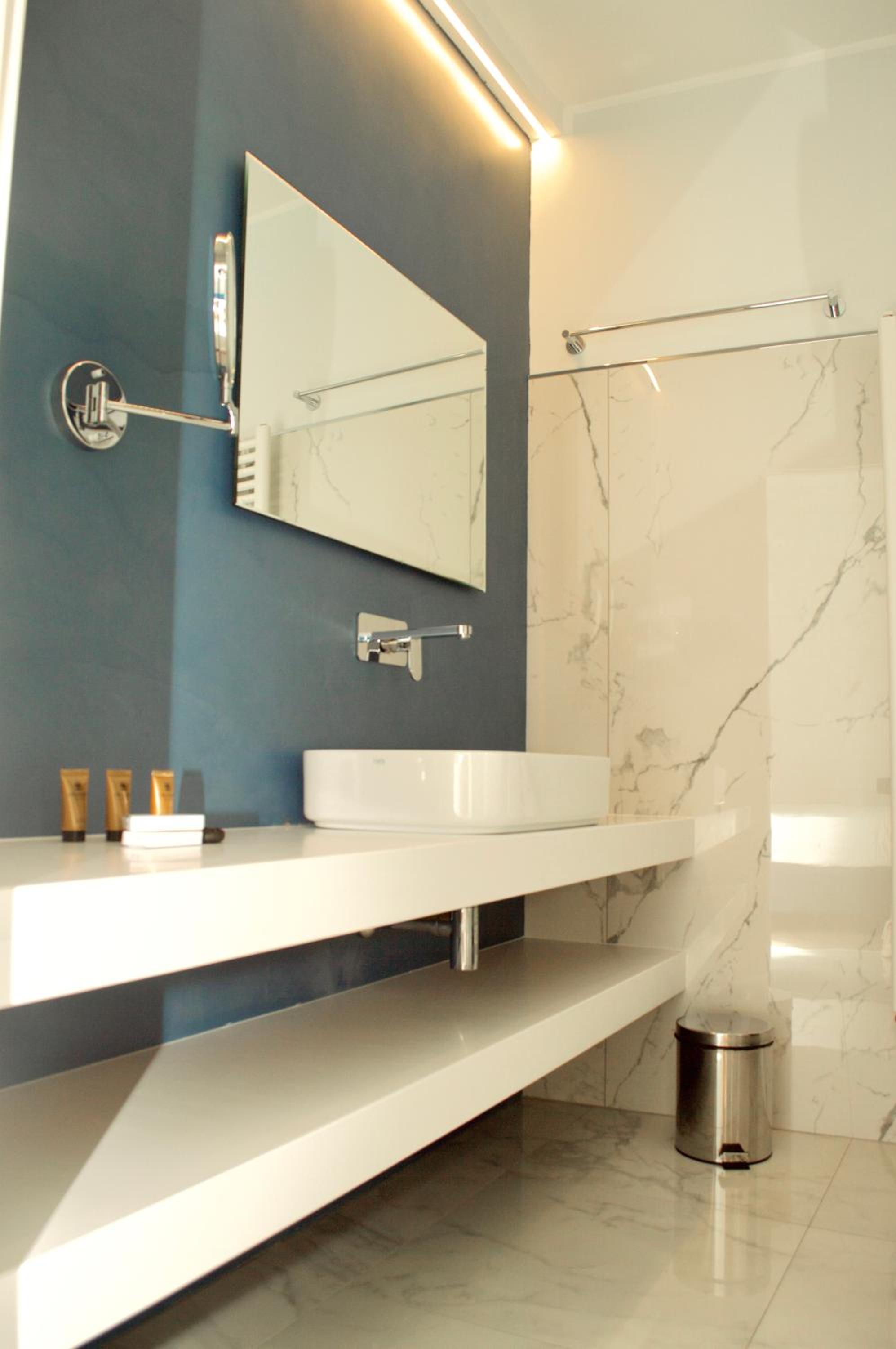 Deluxe Double or Twin Room with Balcony - Photo 3
