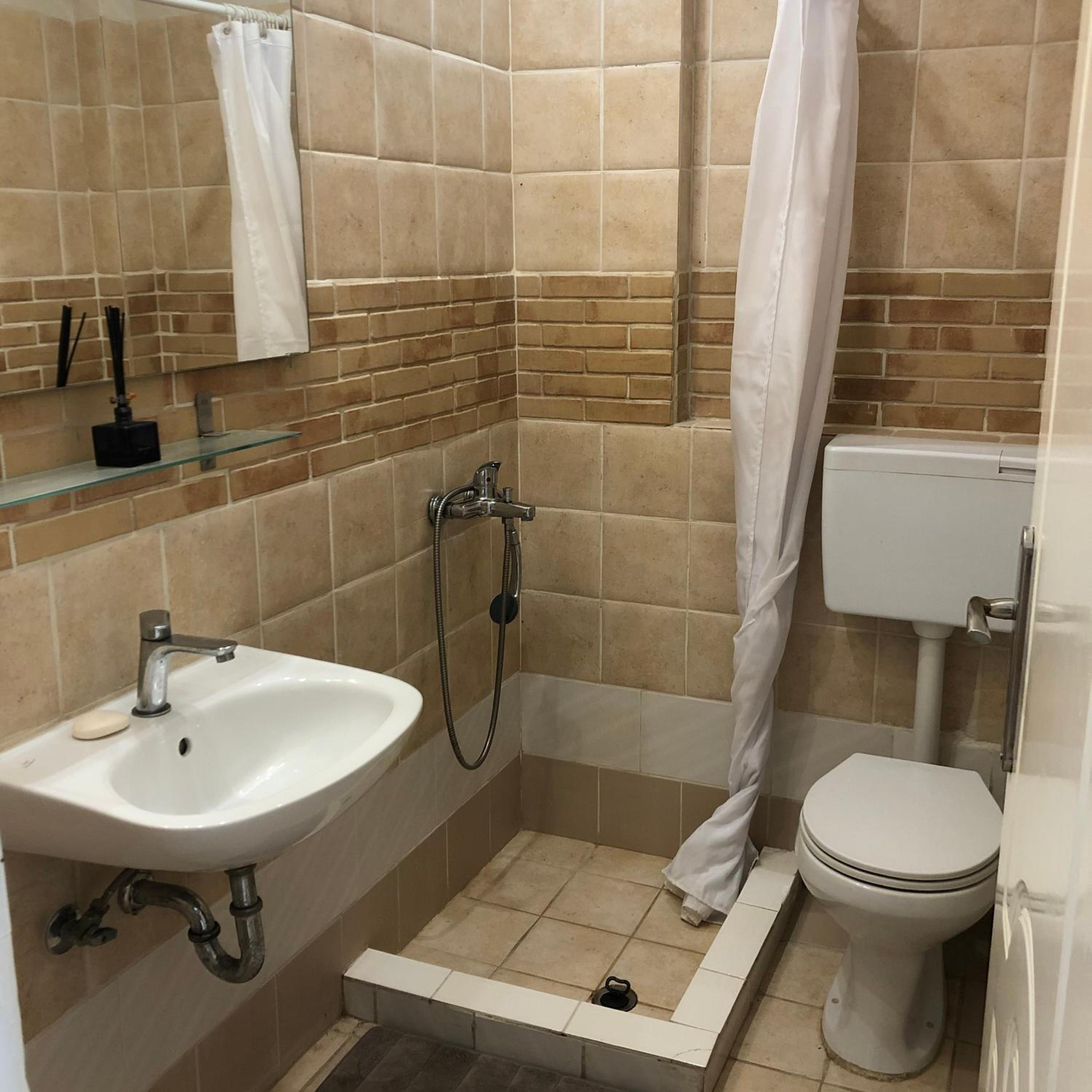 Deluxe Double or Twin Room with Balcony - Photo 3