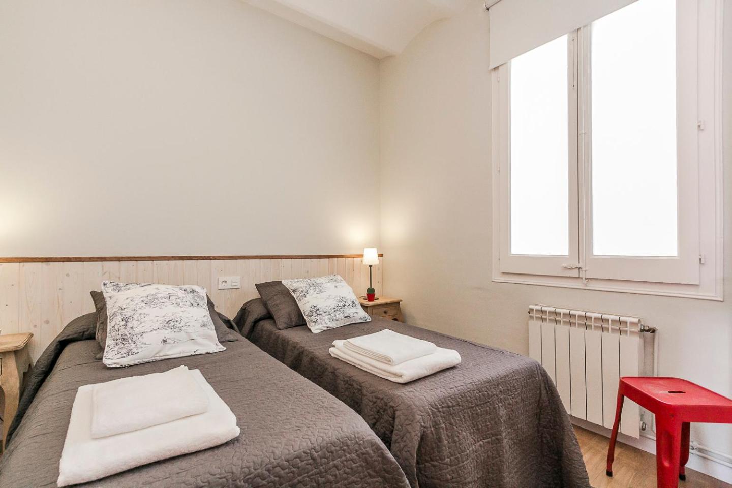 Three-Bedroom Apartment with Terrace - Attic - Pau Claris, 97  photo 3