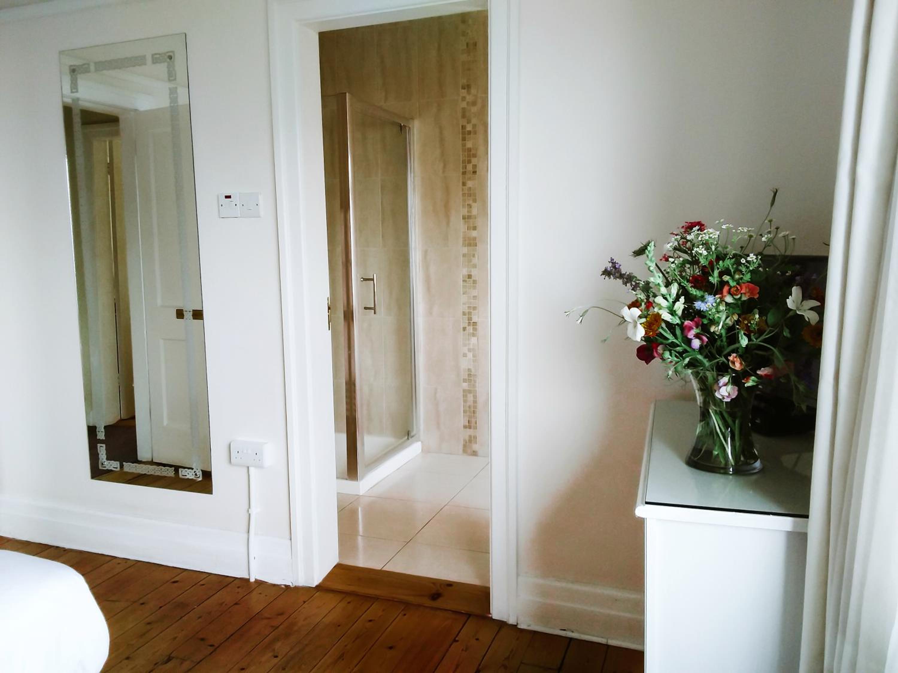Deluxe Twin Room with Sea View photo 2