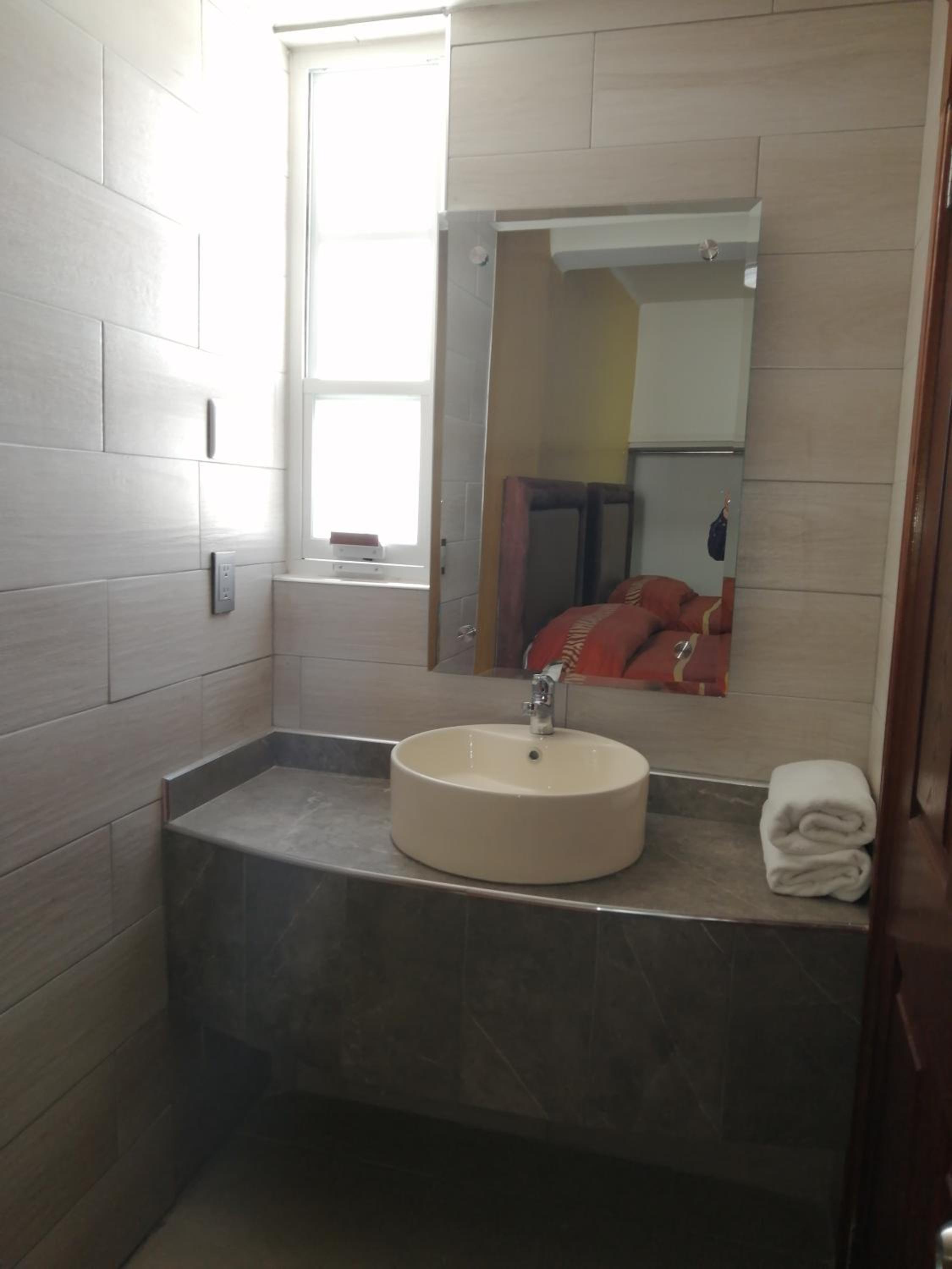 Queen Room - Photo 11