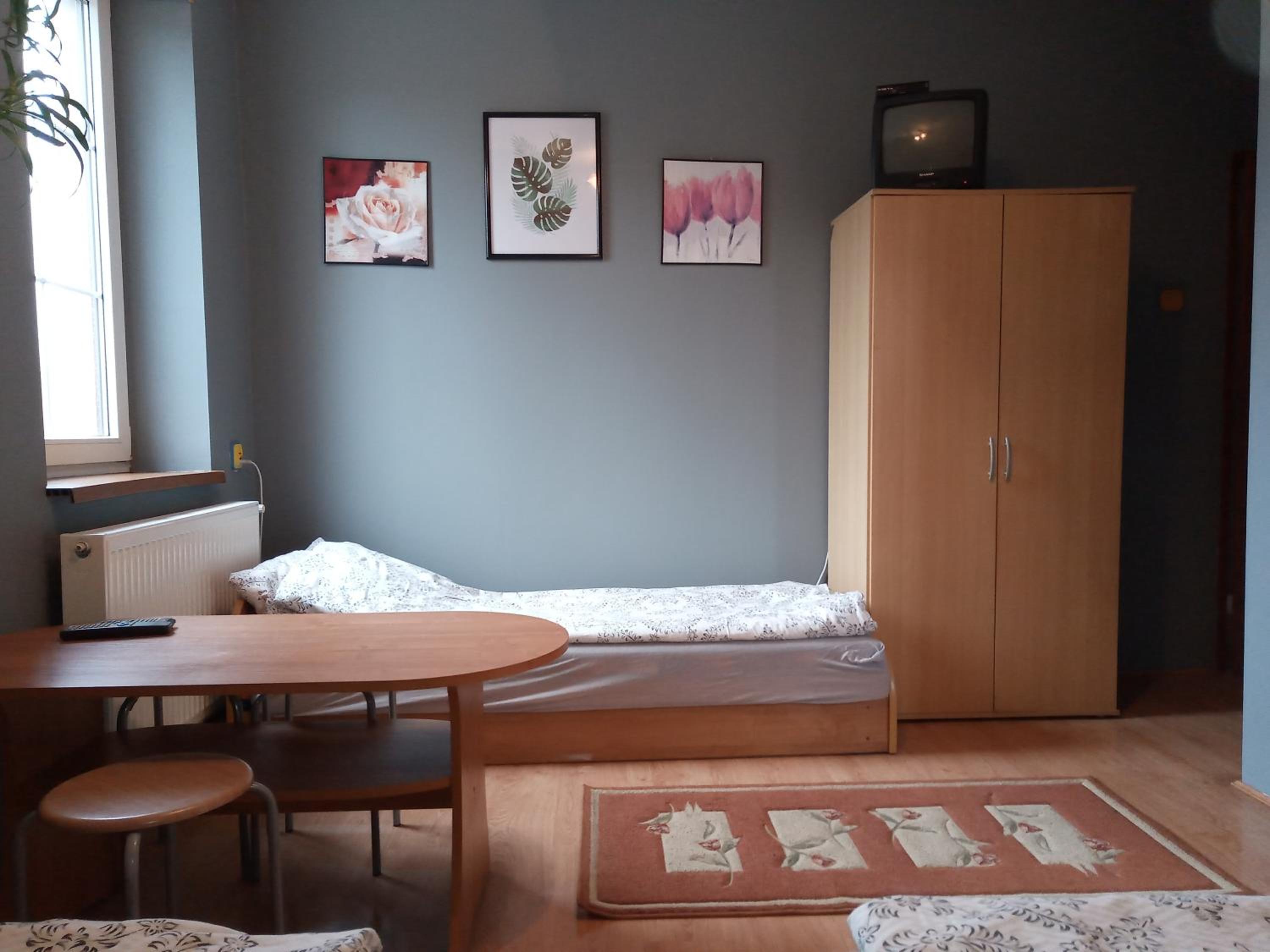 Triple Room with Bathroom - Photo 4
