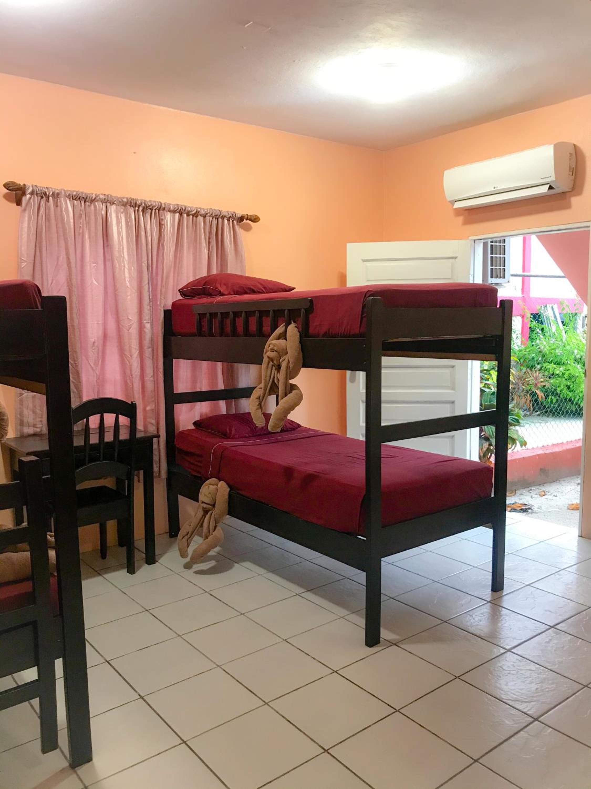 Bed in 6-Bed Mixed Dormitory Room photo 3