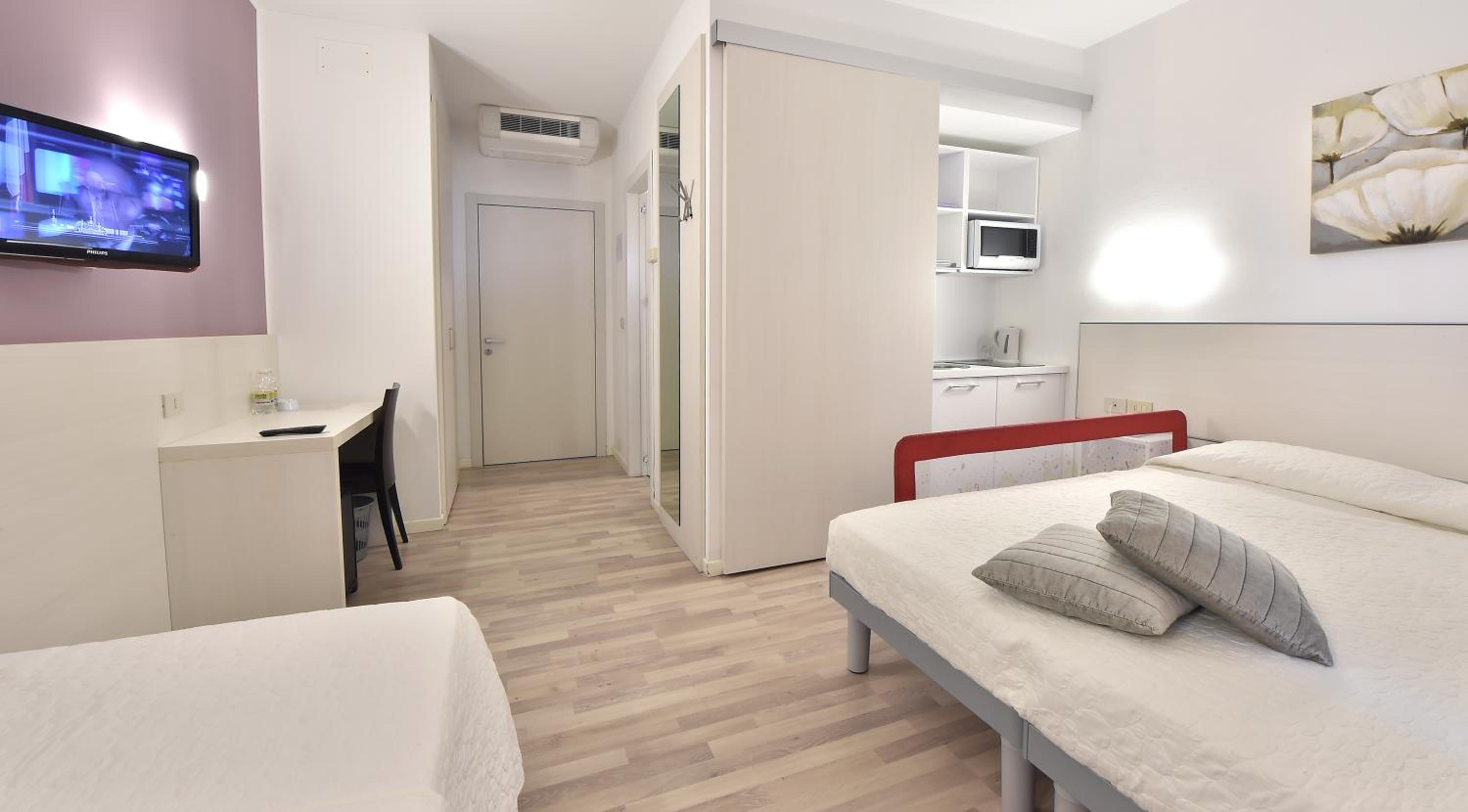 Junior Suite with Balcony - Photo 1