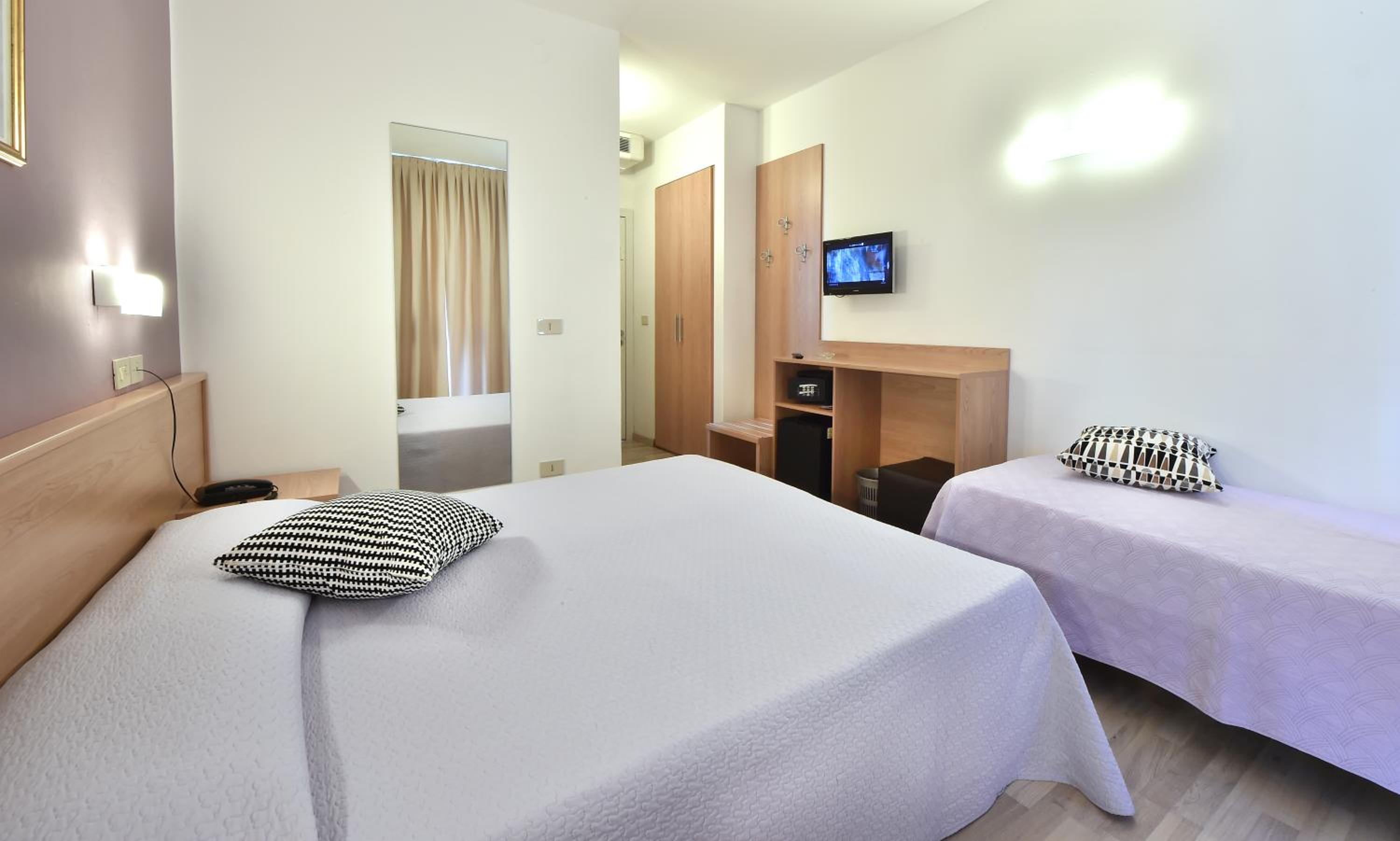 Triple Room with Balcony - Photo 1