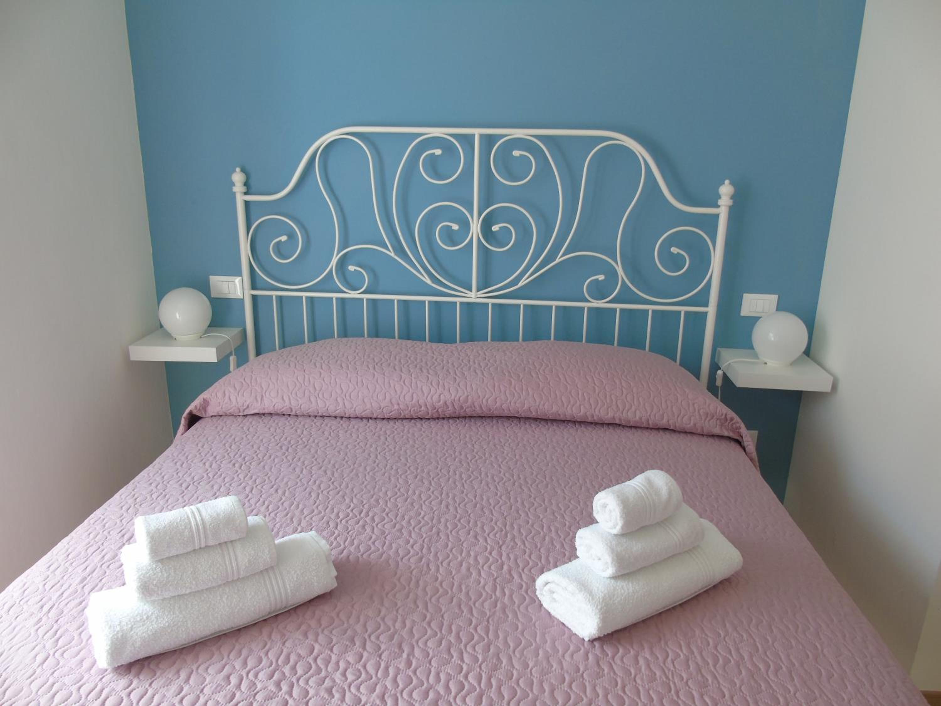 Double Room with Private Bathroom - Photo 1