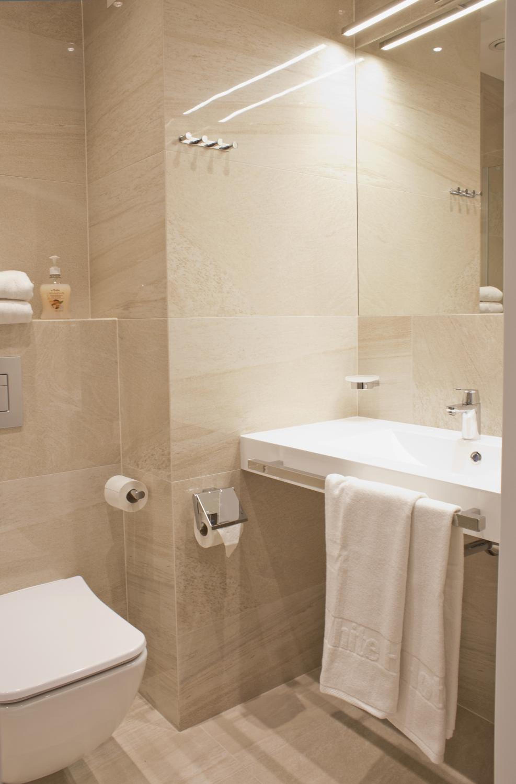 Deluxe Twin or Double Room with Balcony and Forest View - Photo 38