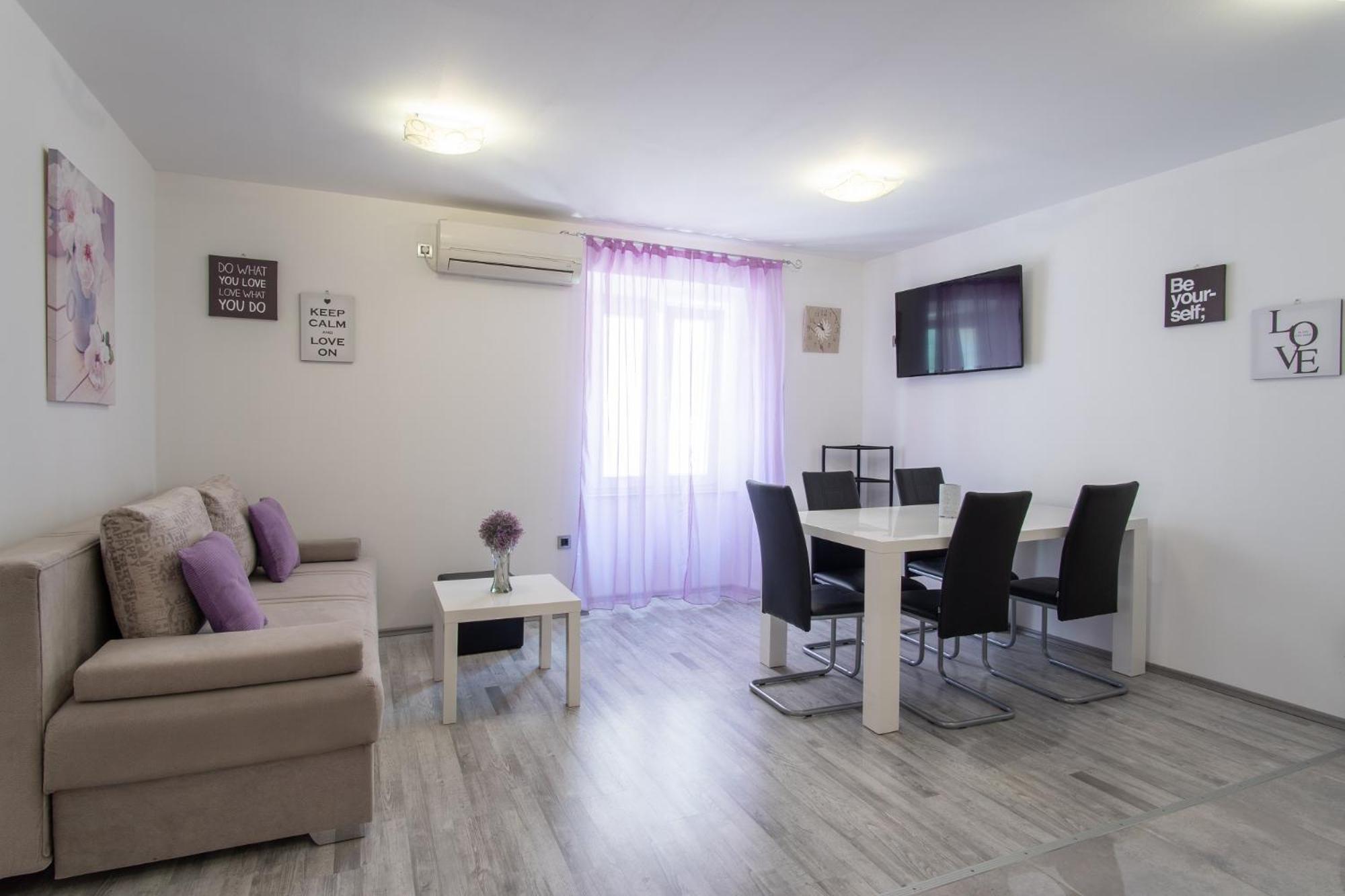 Deluxe Apartment