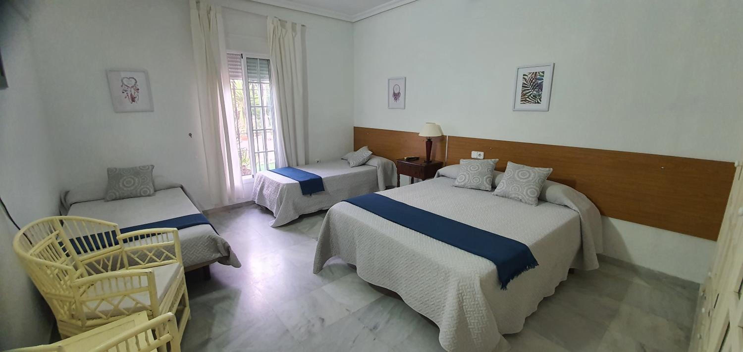 Quadruple Room with Garden View - Photo 3