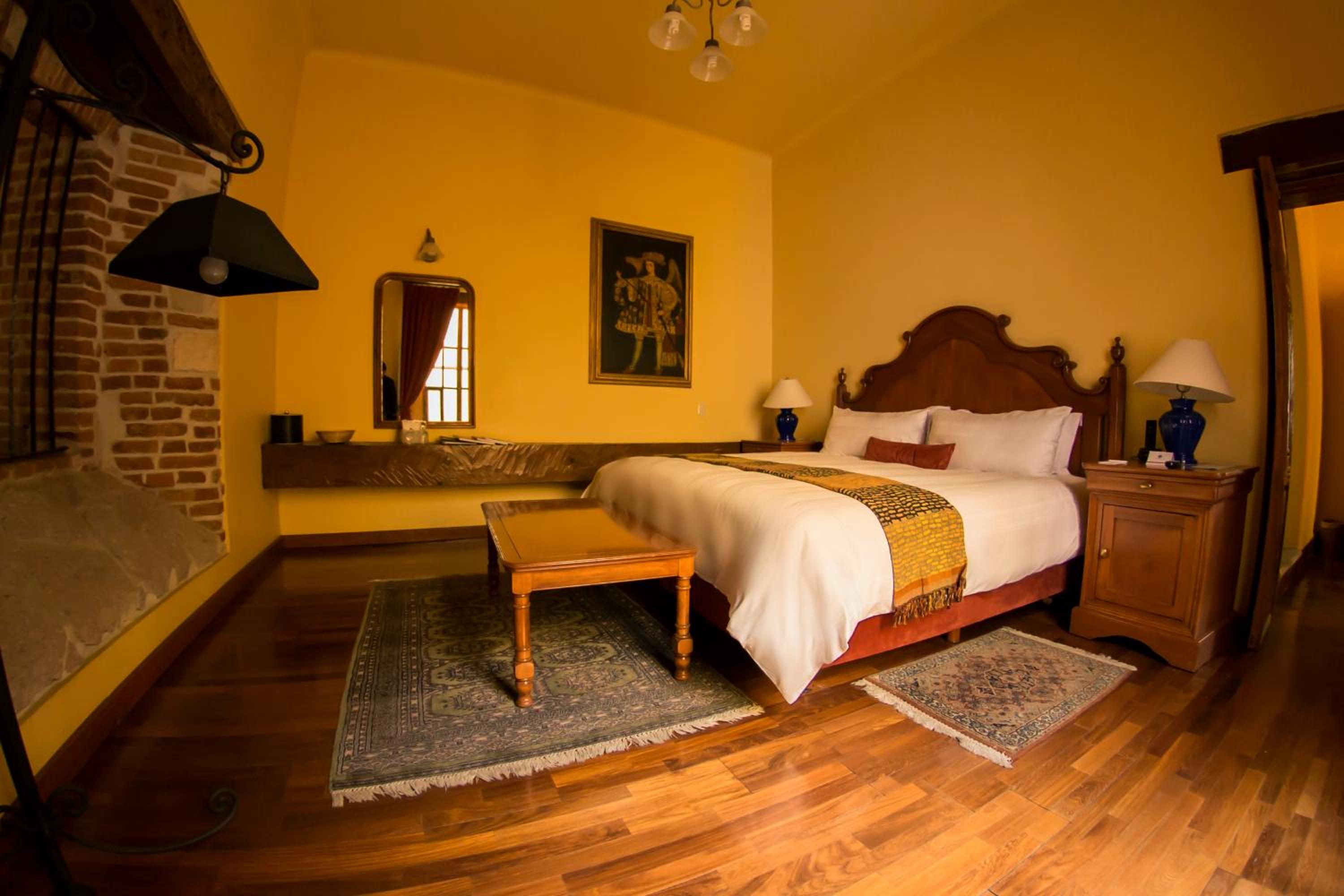 King Suite with Balcony - Photo 8
