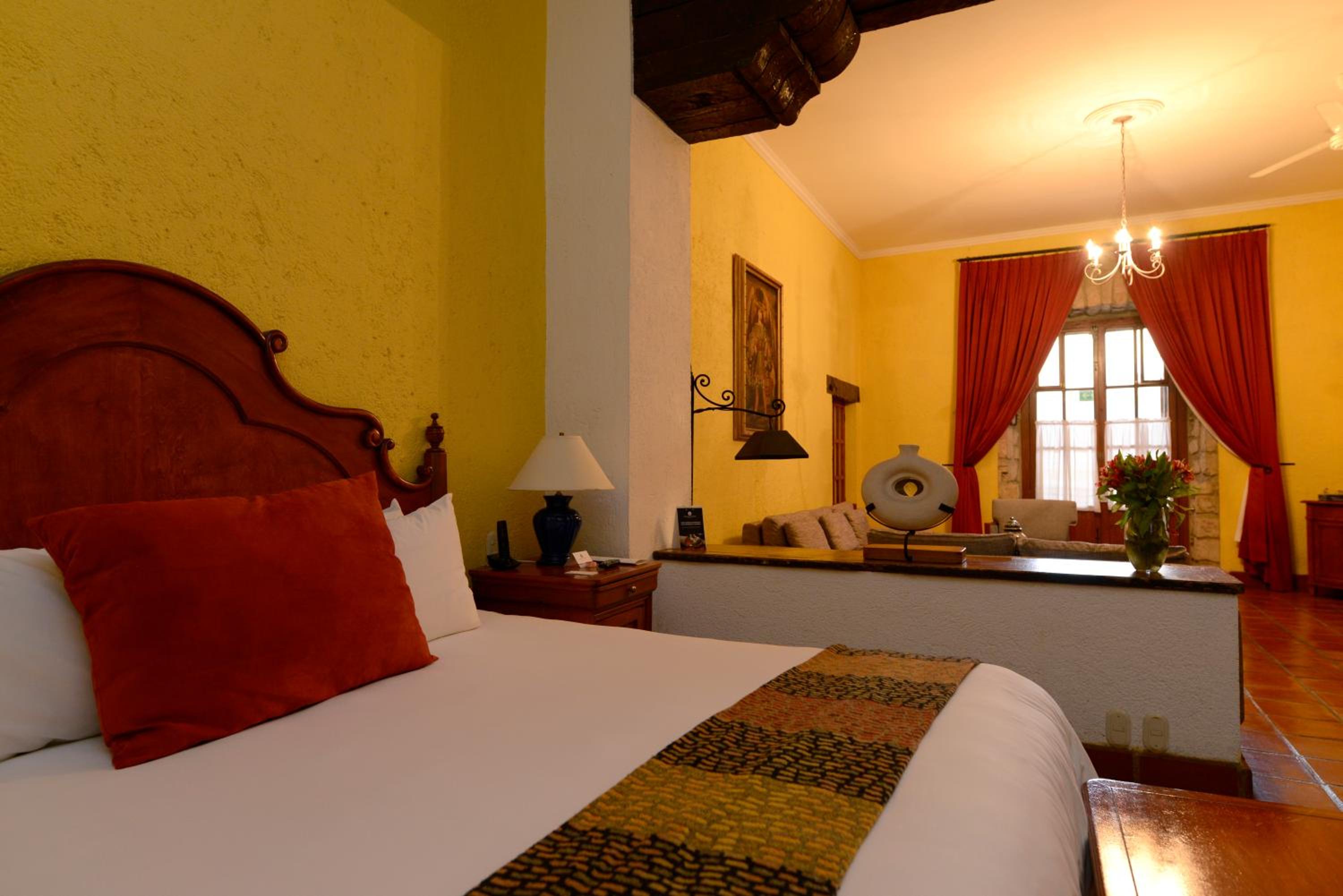 King Suite with Balcony - Photo 7