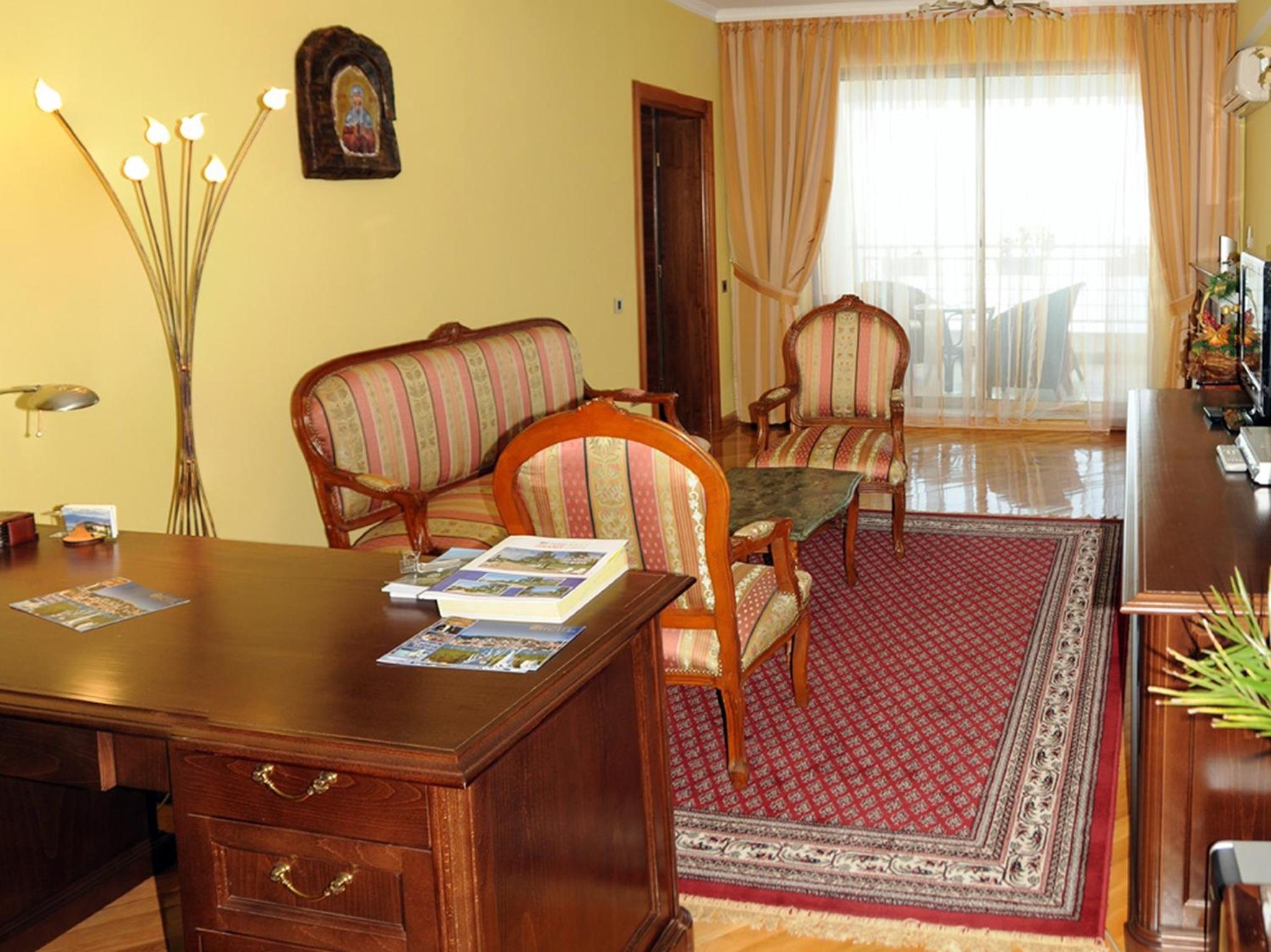 One-Bedroom Apartment With Lake View photo 2