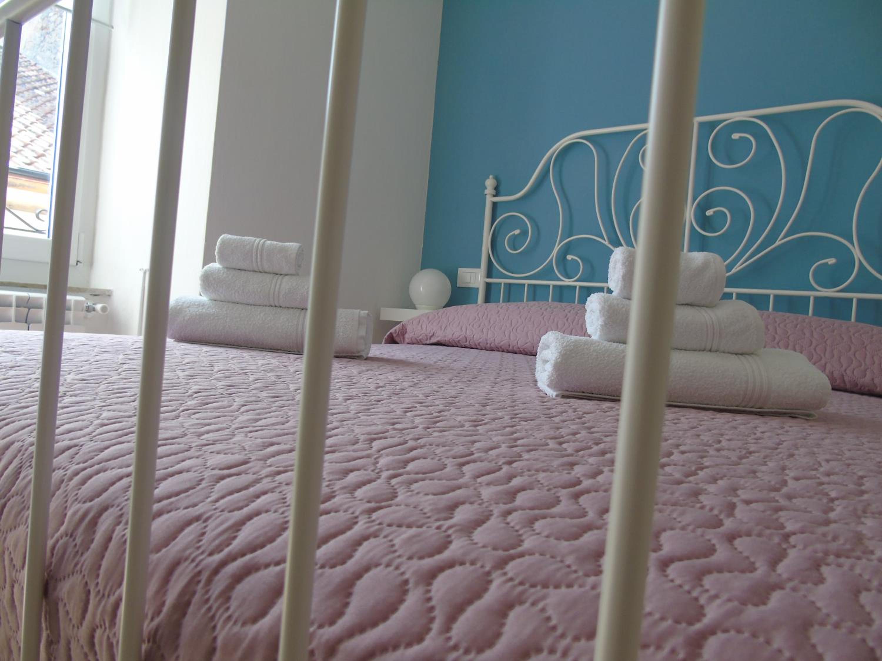 Double Room with Private Bathroom - Photo 8