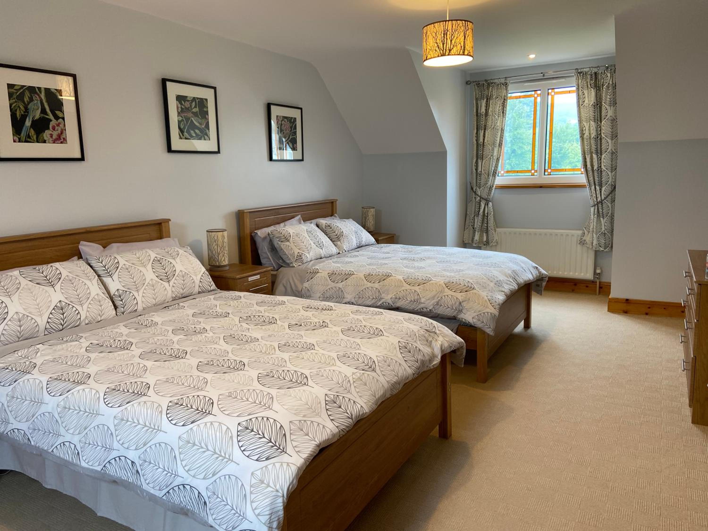 Double or Twin Room with Private Bathroom - Photo 2
