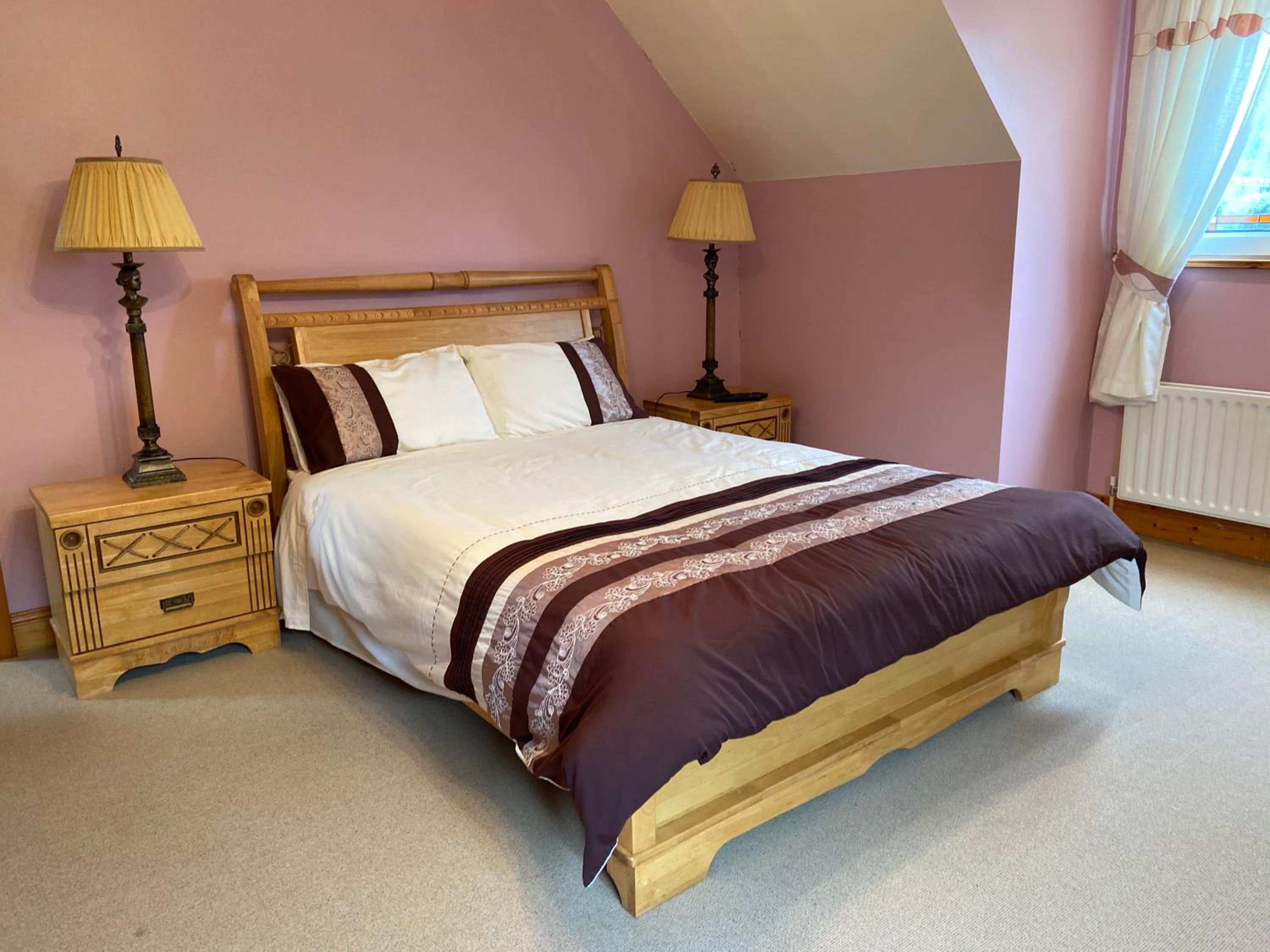 Double Room with Private Bathroom - Photo 2