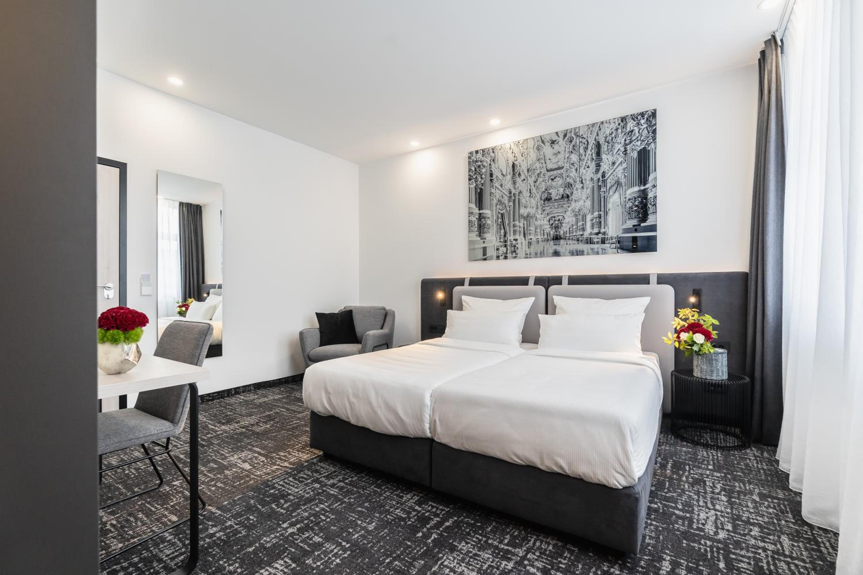 Superior King Room - Photo 3