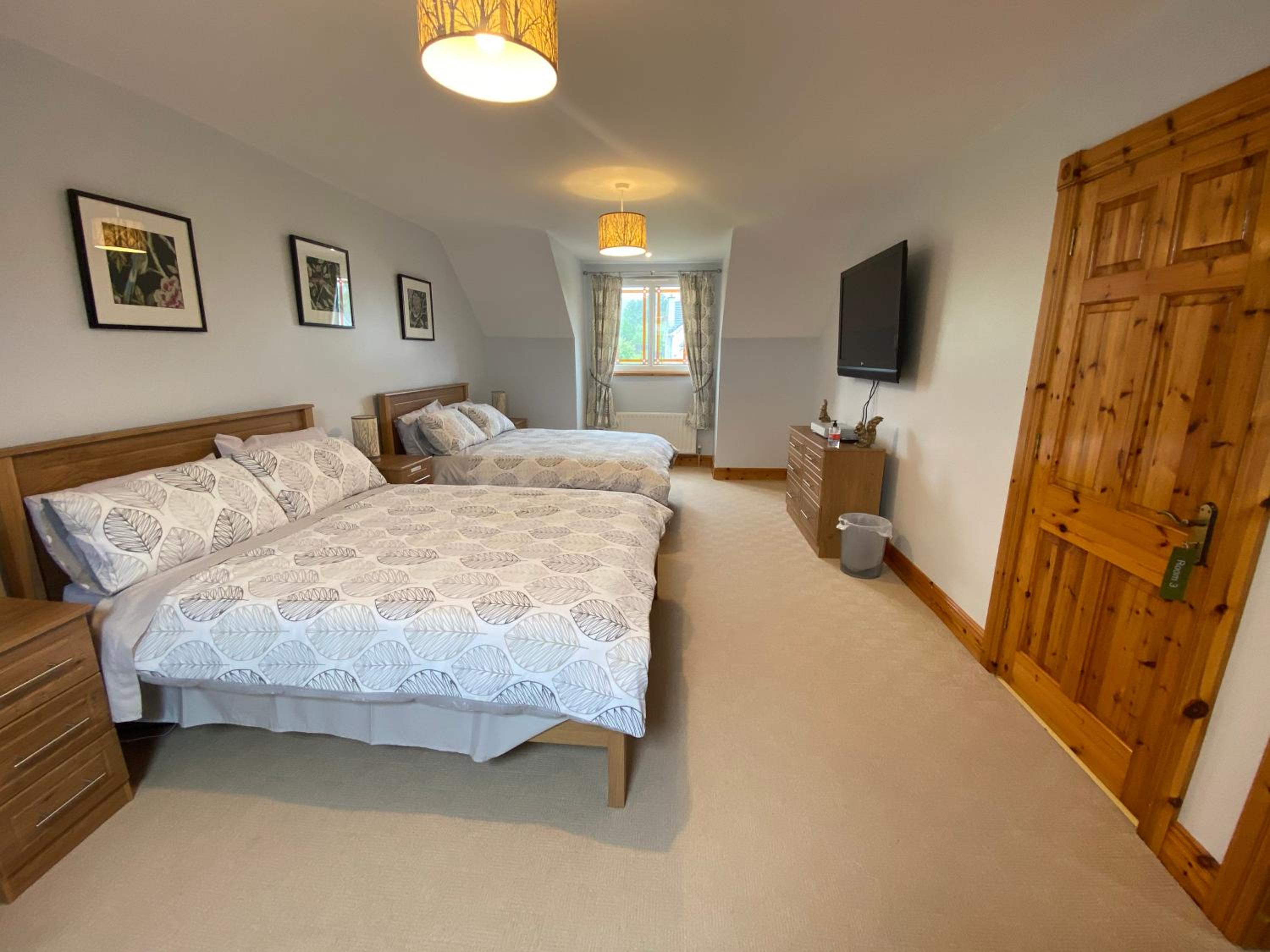 Double or Twin Room with Private Bathroom - Photo 1