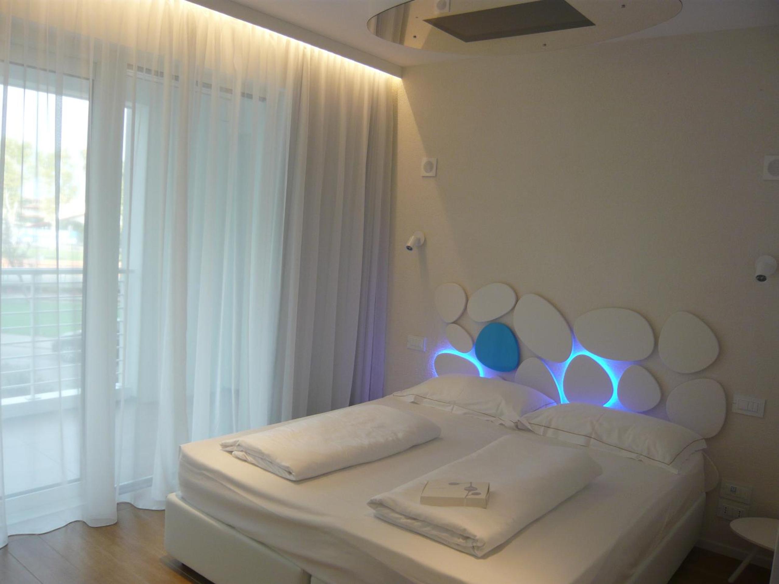 Two-Bedroom Deluxe Apartment with Balcony photo 1