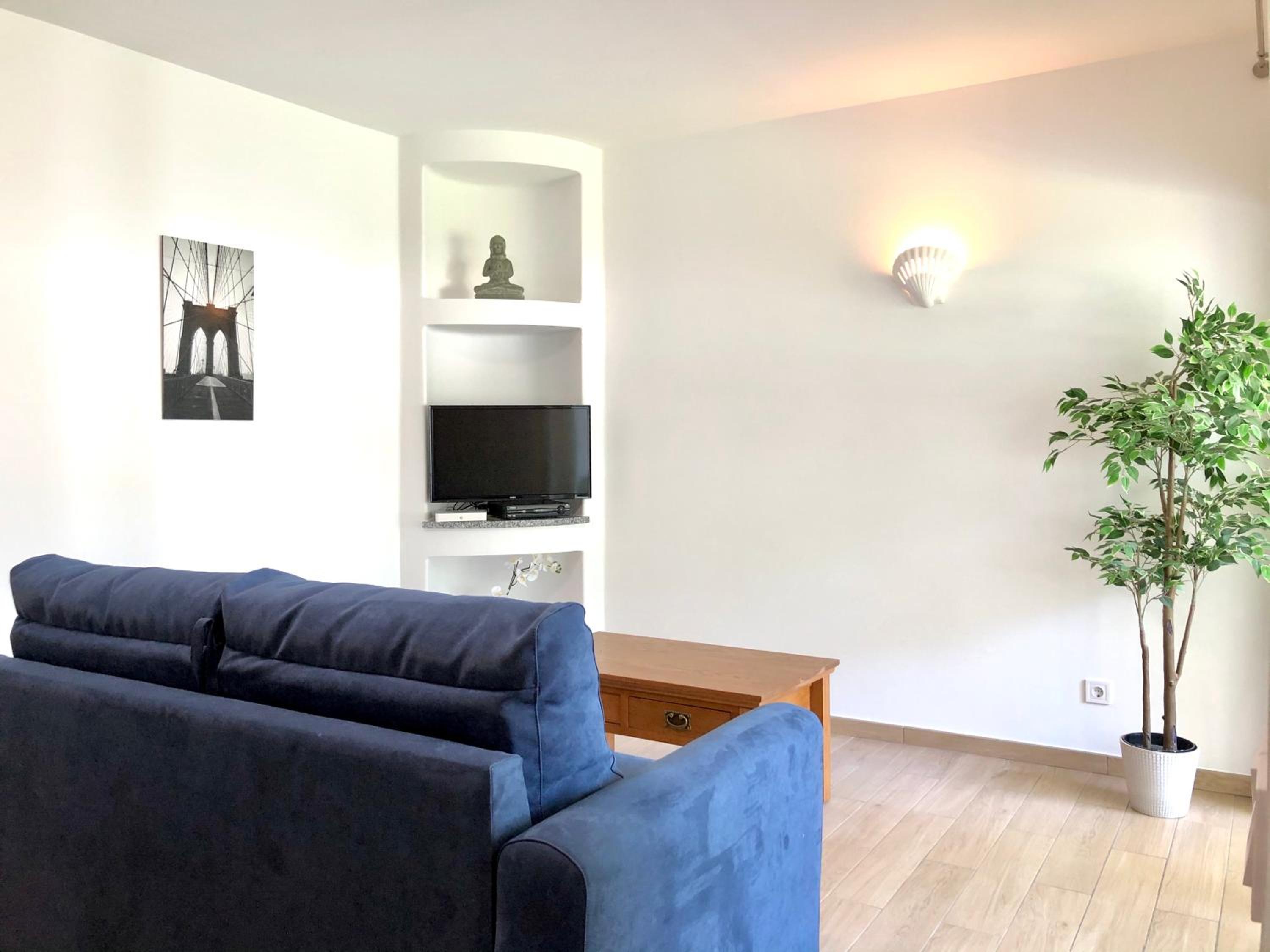 One-Bedroom Apartment