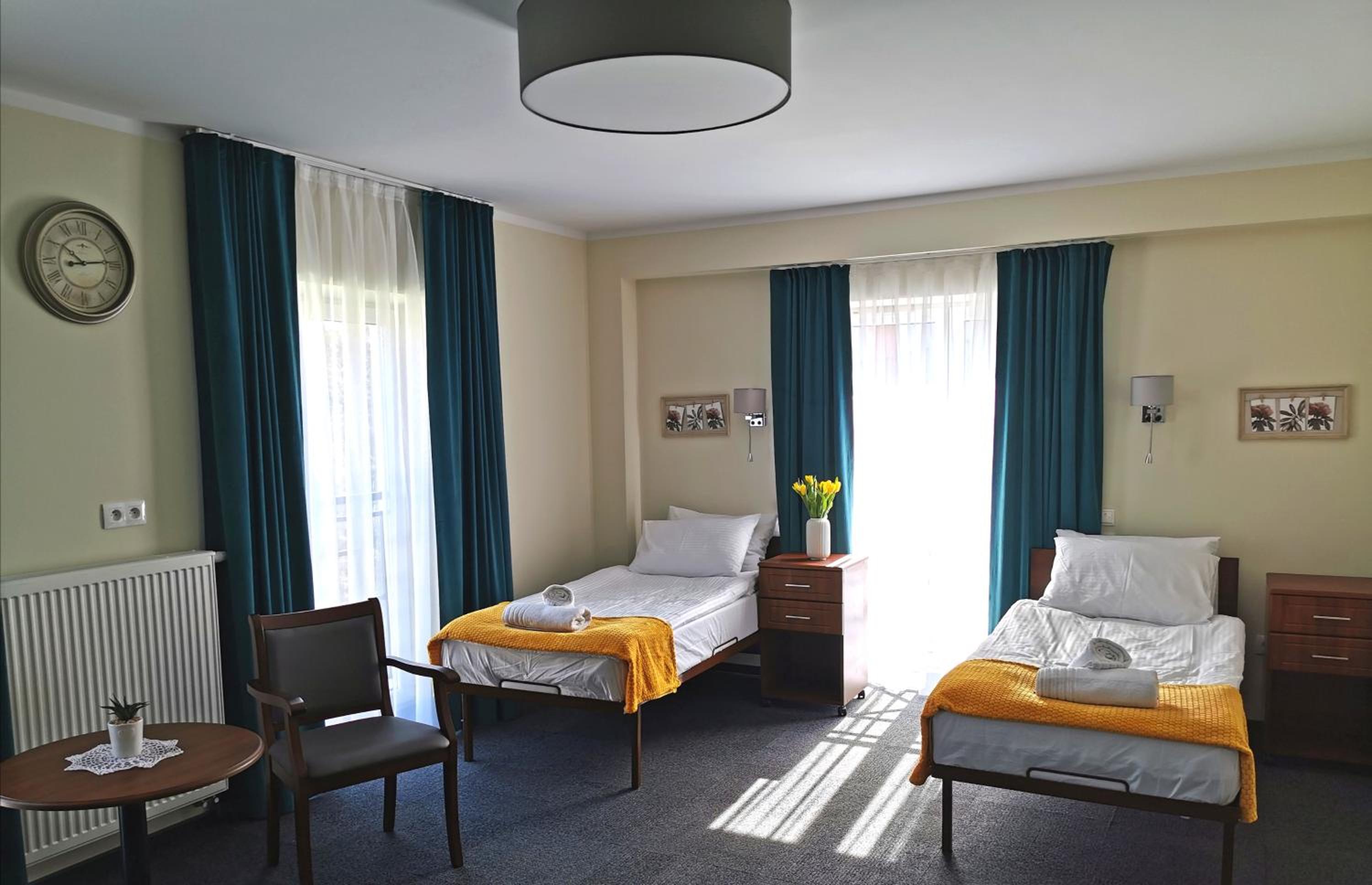 Large Twin Room - Photo 2