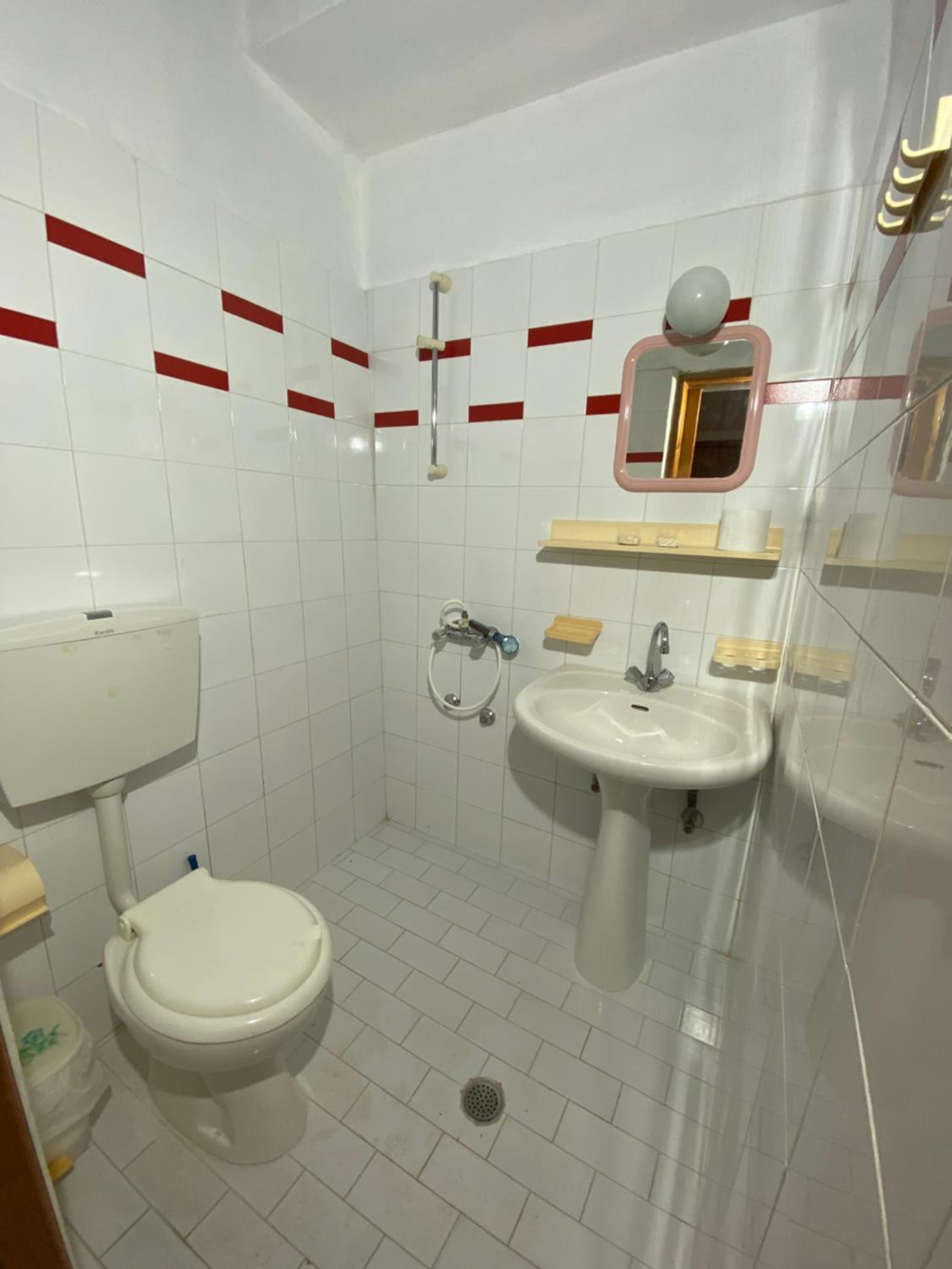 Double Room with Balcony - Photo 4