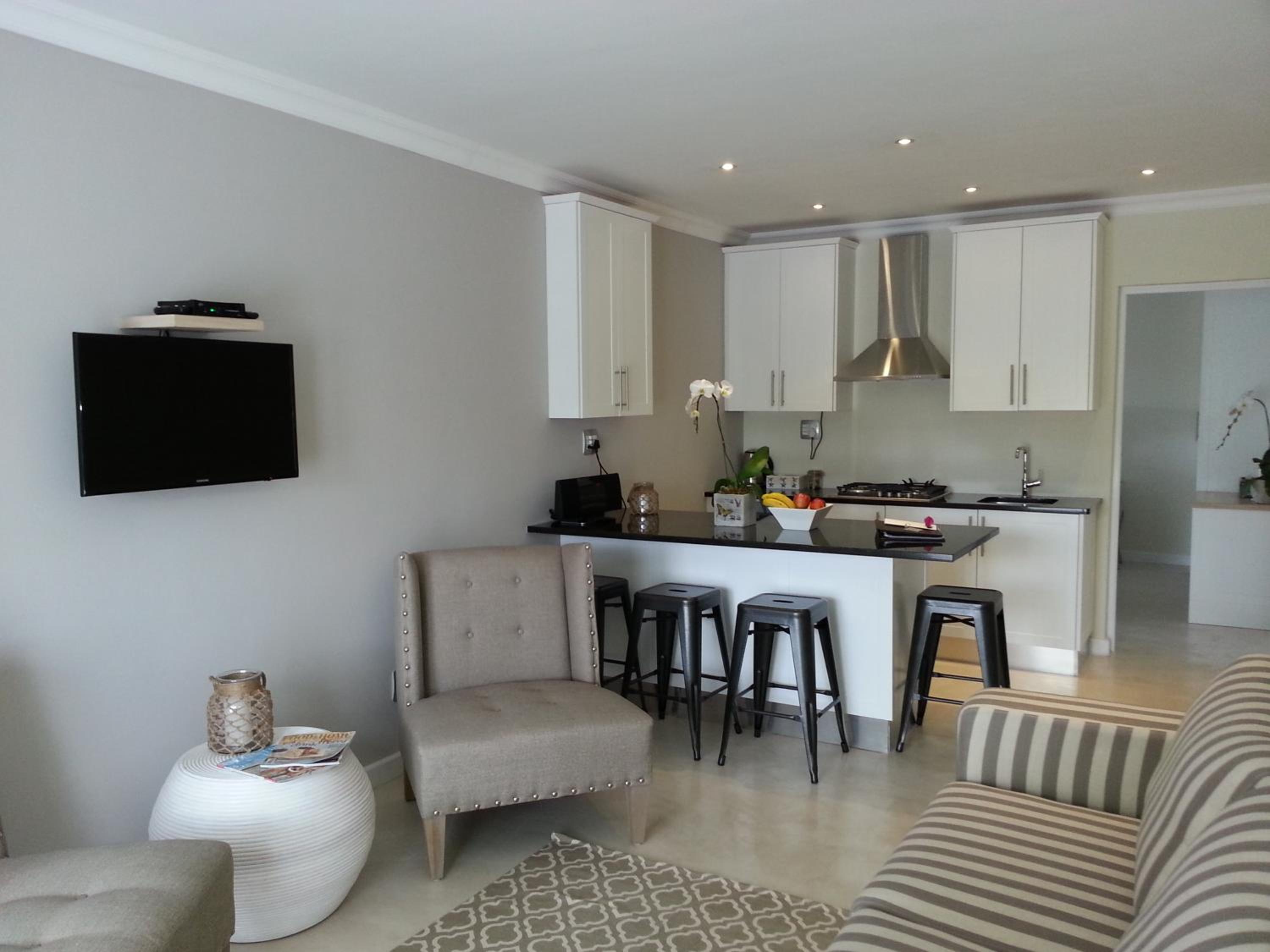 Courtyard Suite - Photo 3