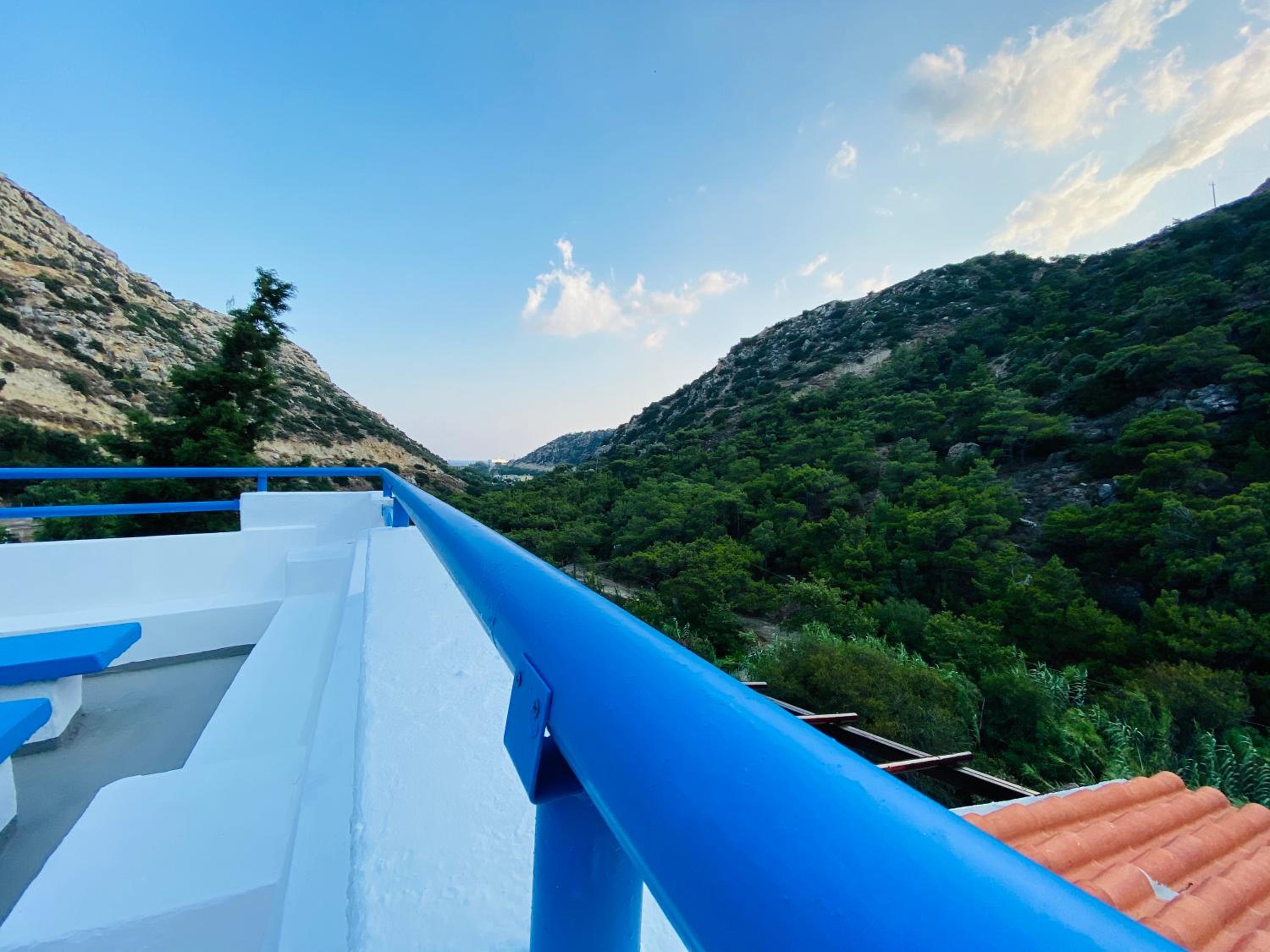 Deluxe Double Room with Side Sea View - Photo 7