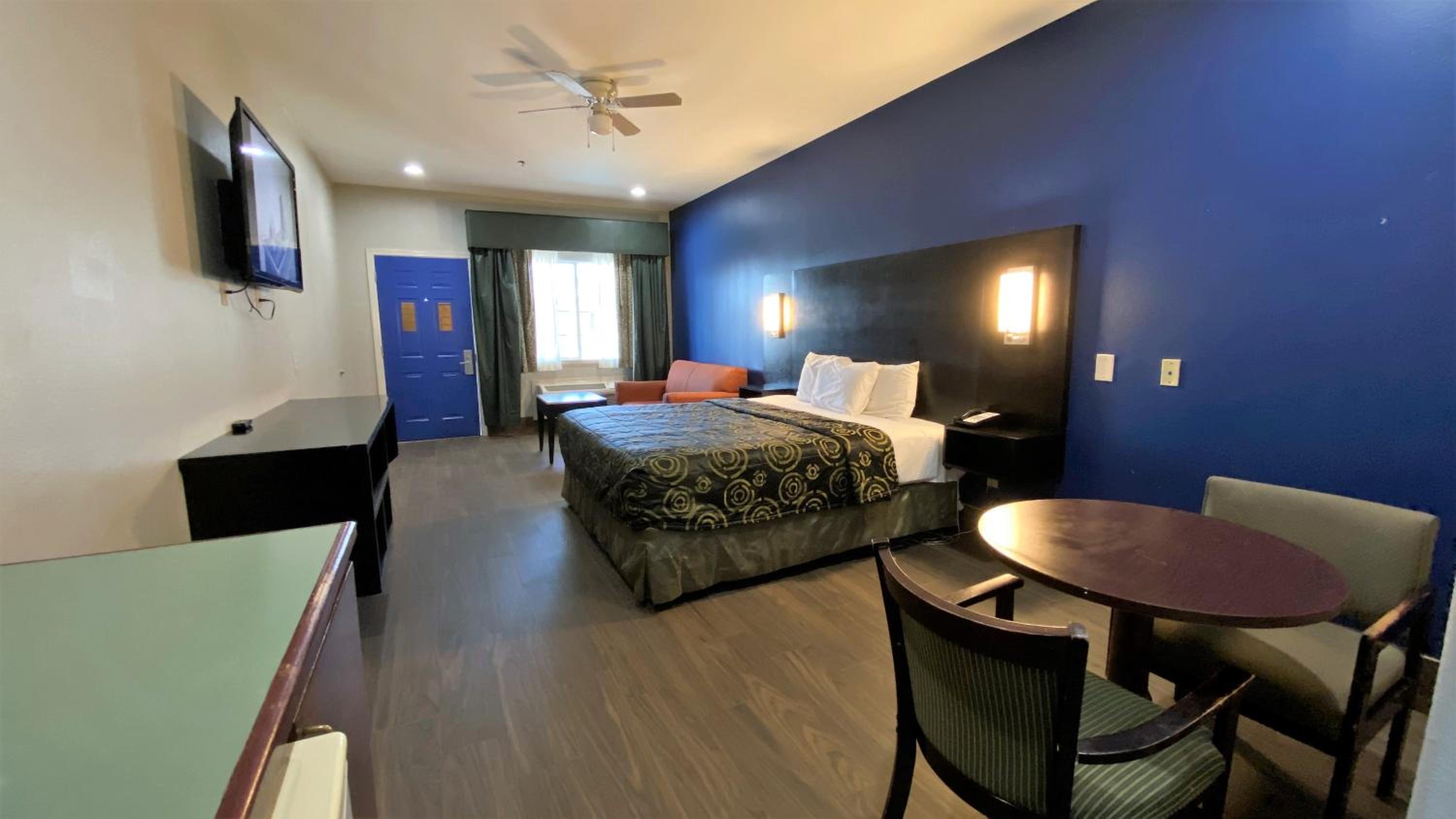 King Room - Non-Smoking photo 1