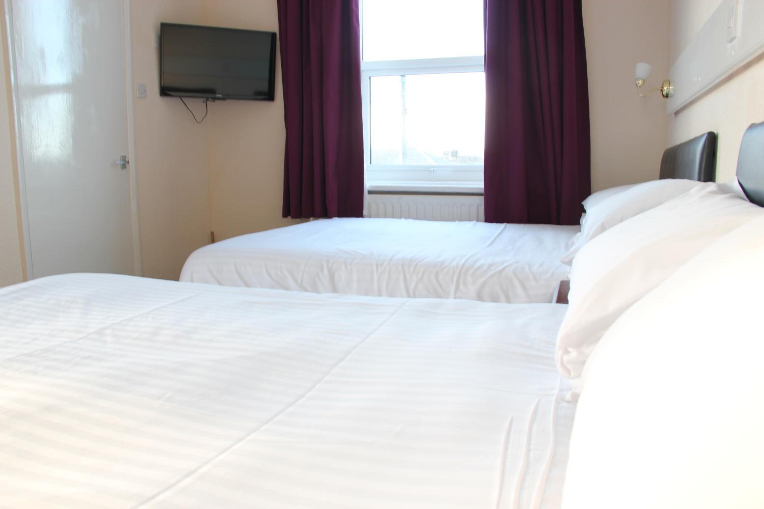 Twin Room - Photo 1