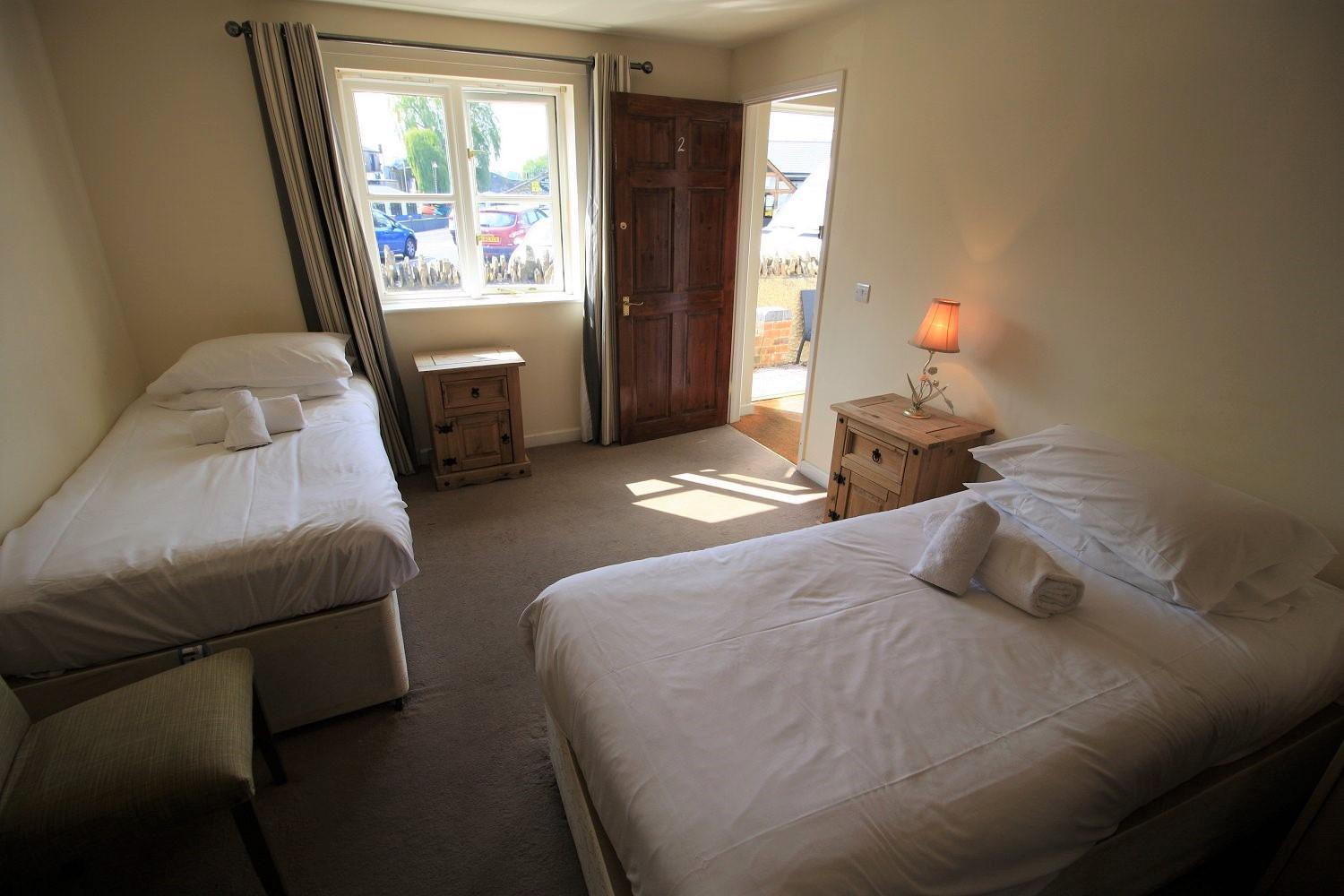 Twin Room with Private Bathroom - Photo 2