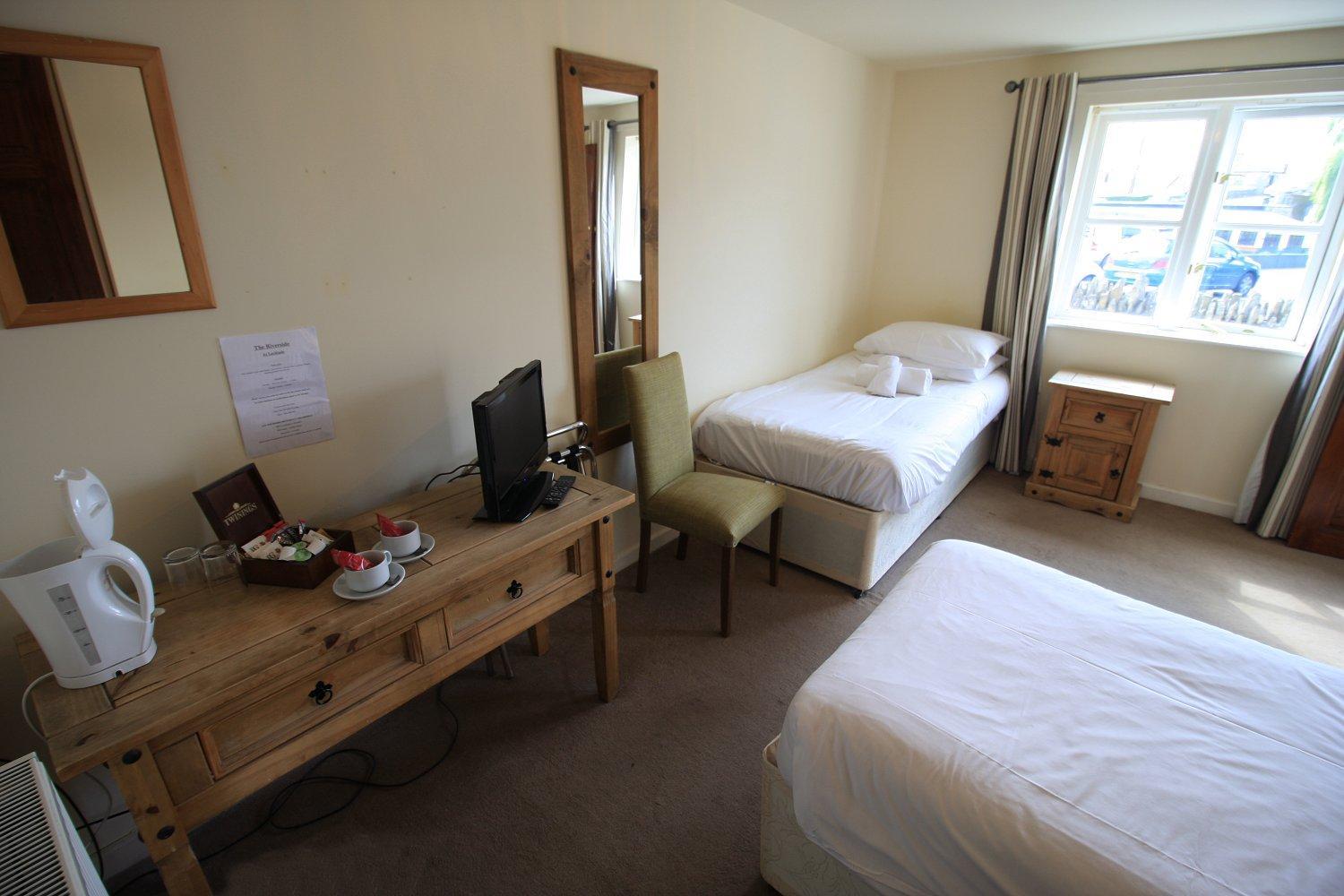 Twin Room with Private Bathroom - Photo 3
