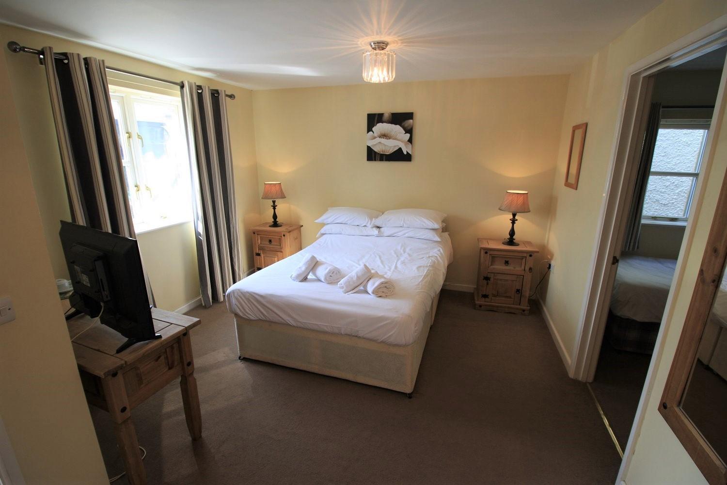 Family Room with Private Bathroom - Photo 4