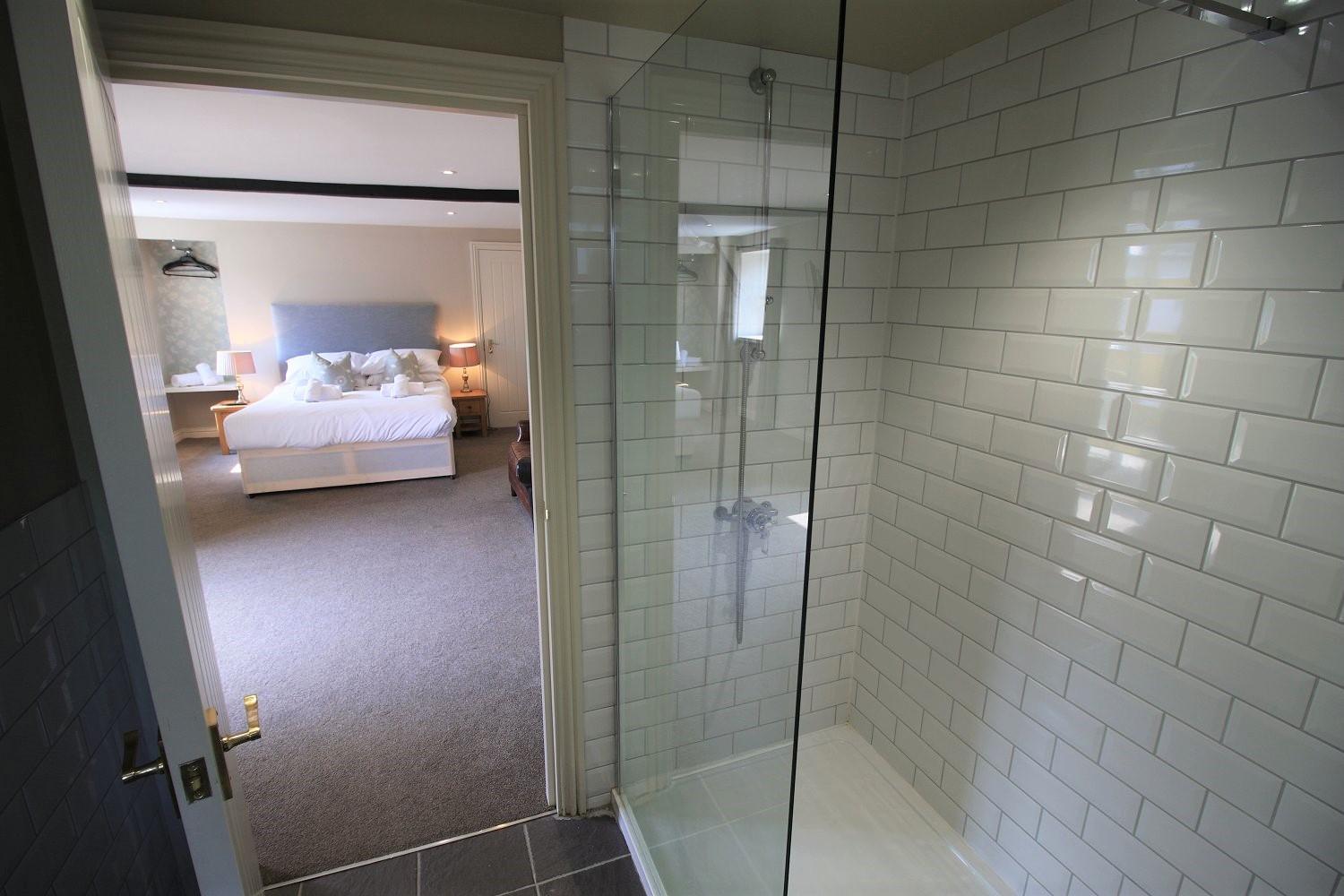 Family Room with Private Bathroom - Photo 10